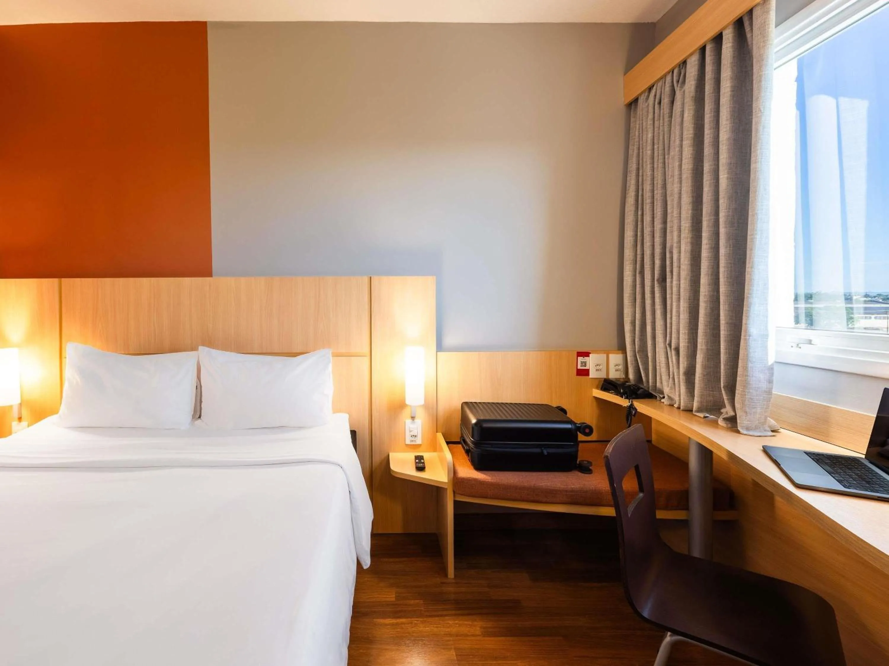 Bedroom, Bed in ibis Ourinhos