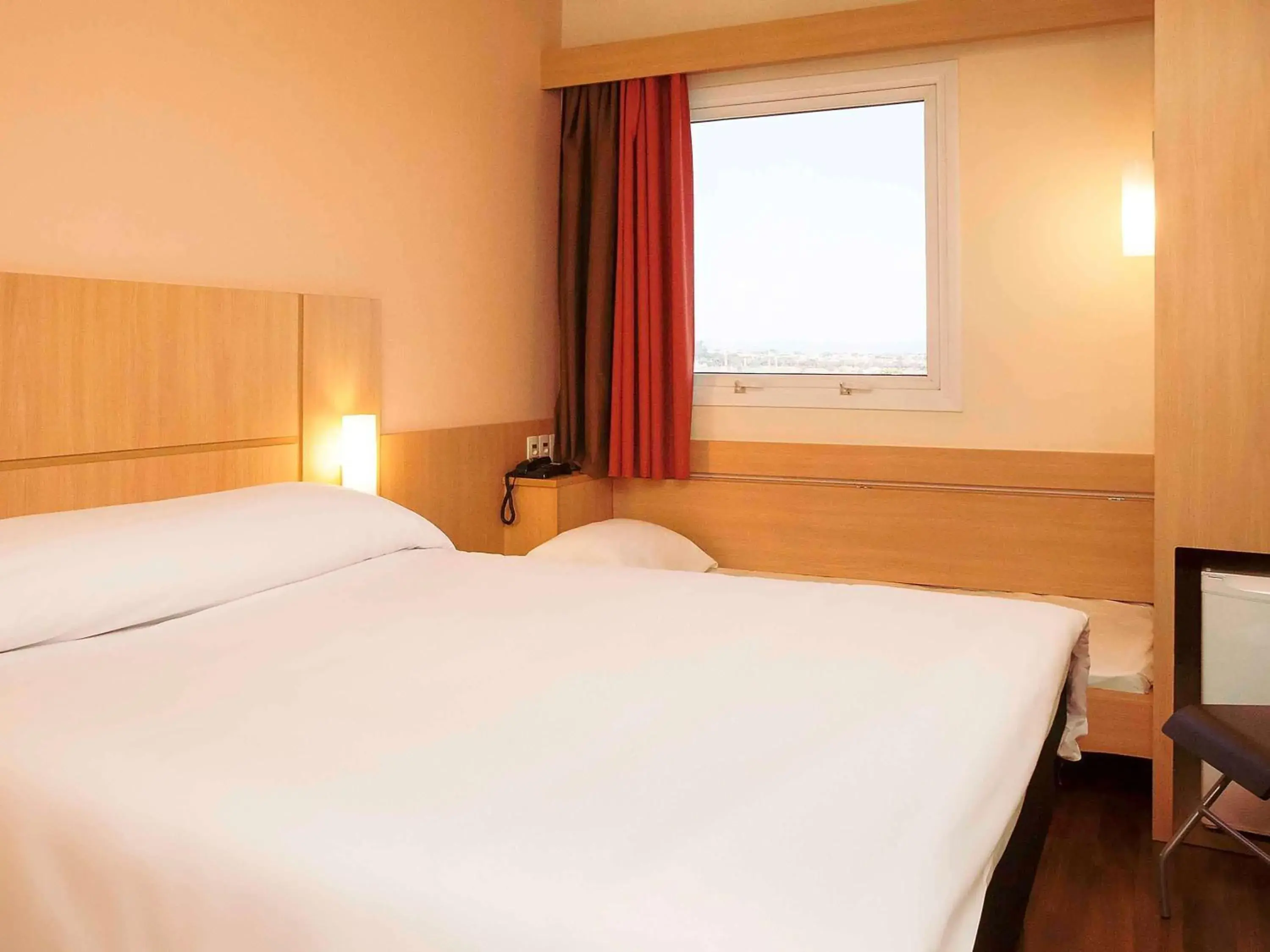 Photo of the whole room, Bed in ibis Ourinhos Photo of the whole room, Bed in ibis Ourinhos