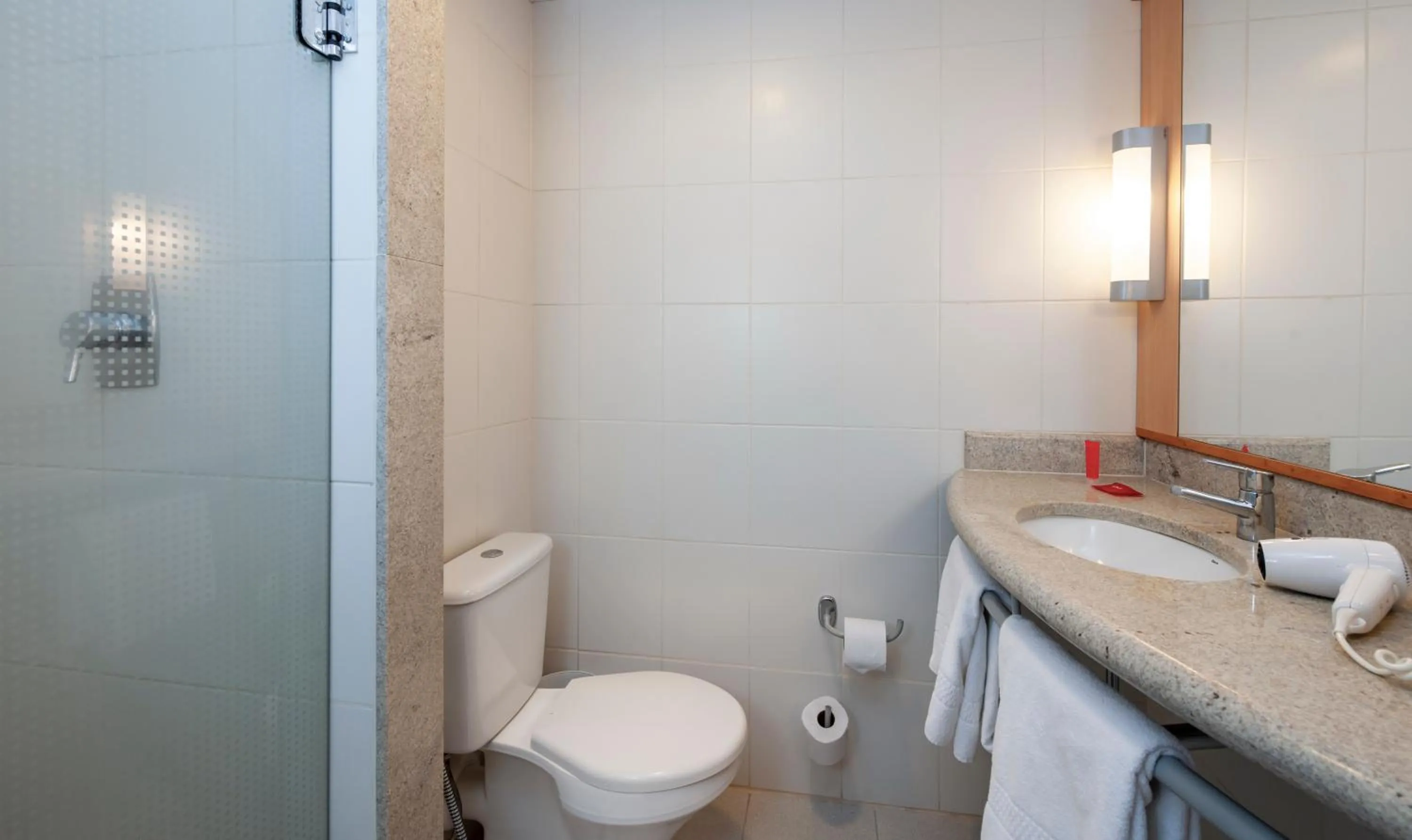 Bathroom in ibis Ourinhos