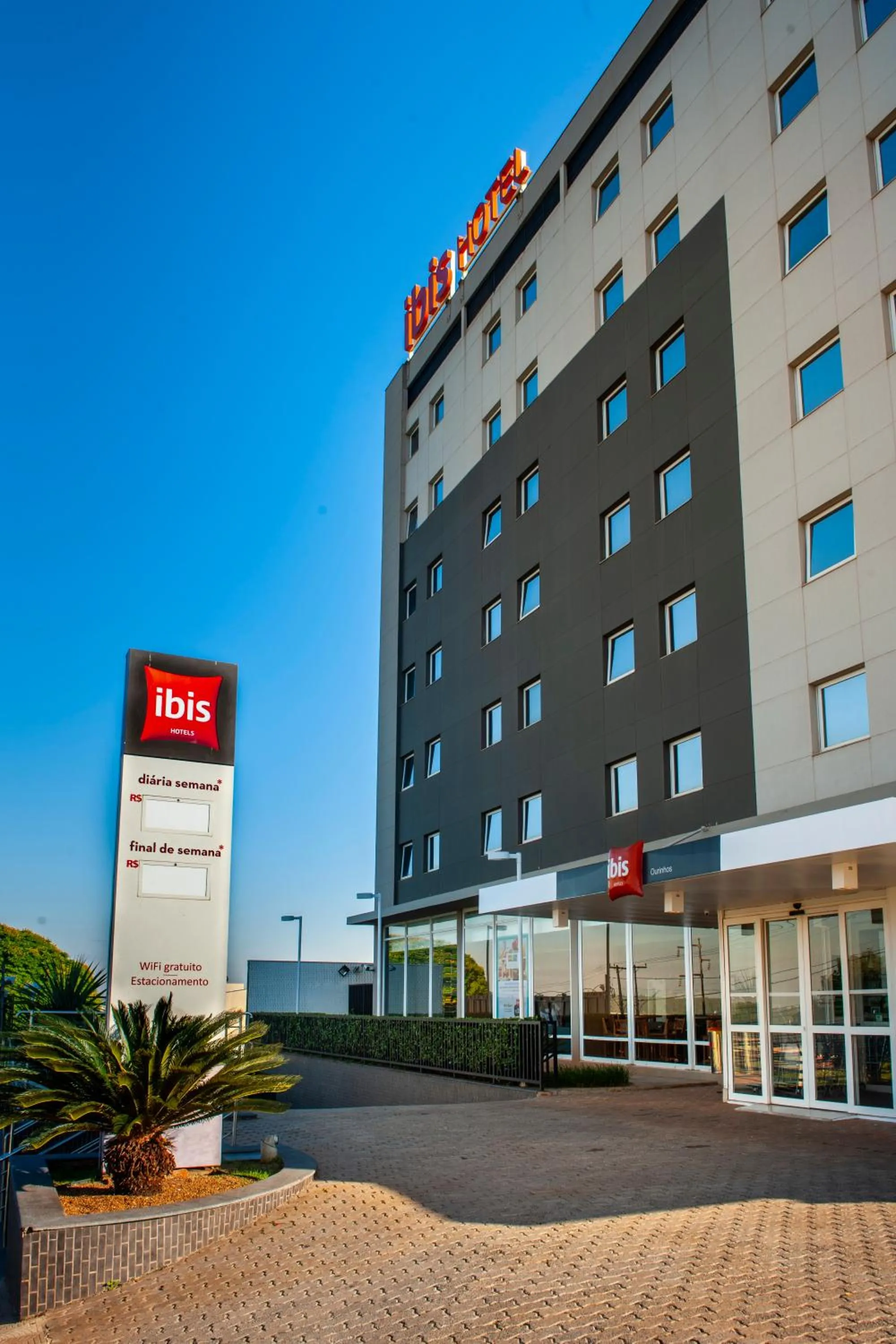 Facade/entrance in ibis Ourinhos