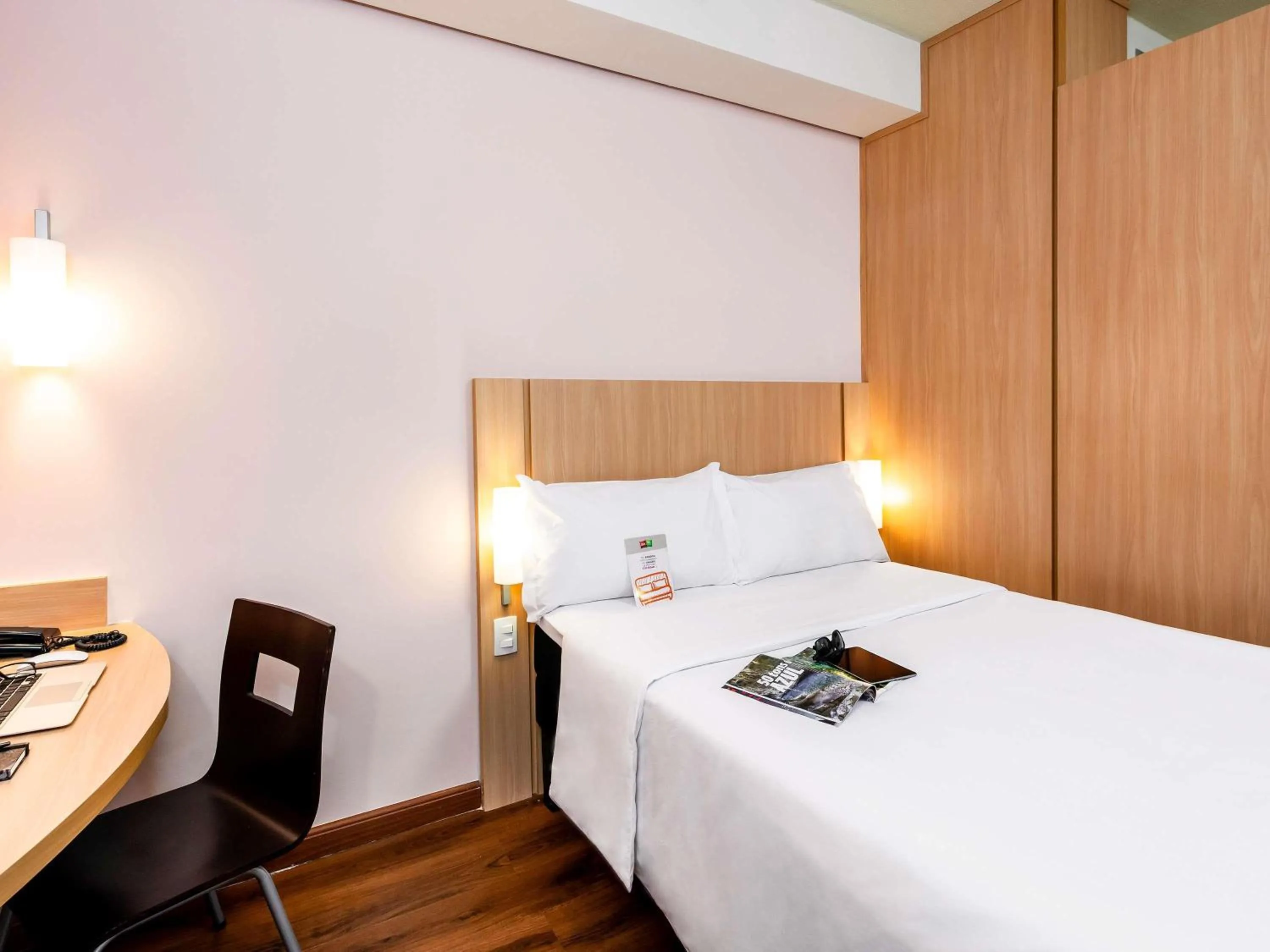 Bedroom, Bed in ibis Ourinhos