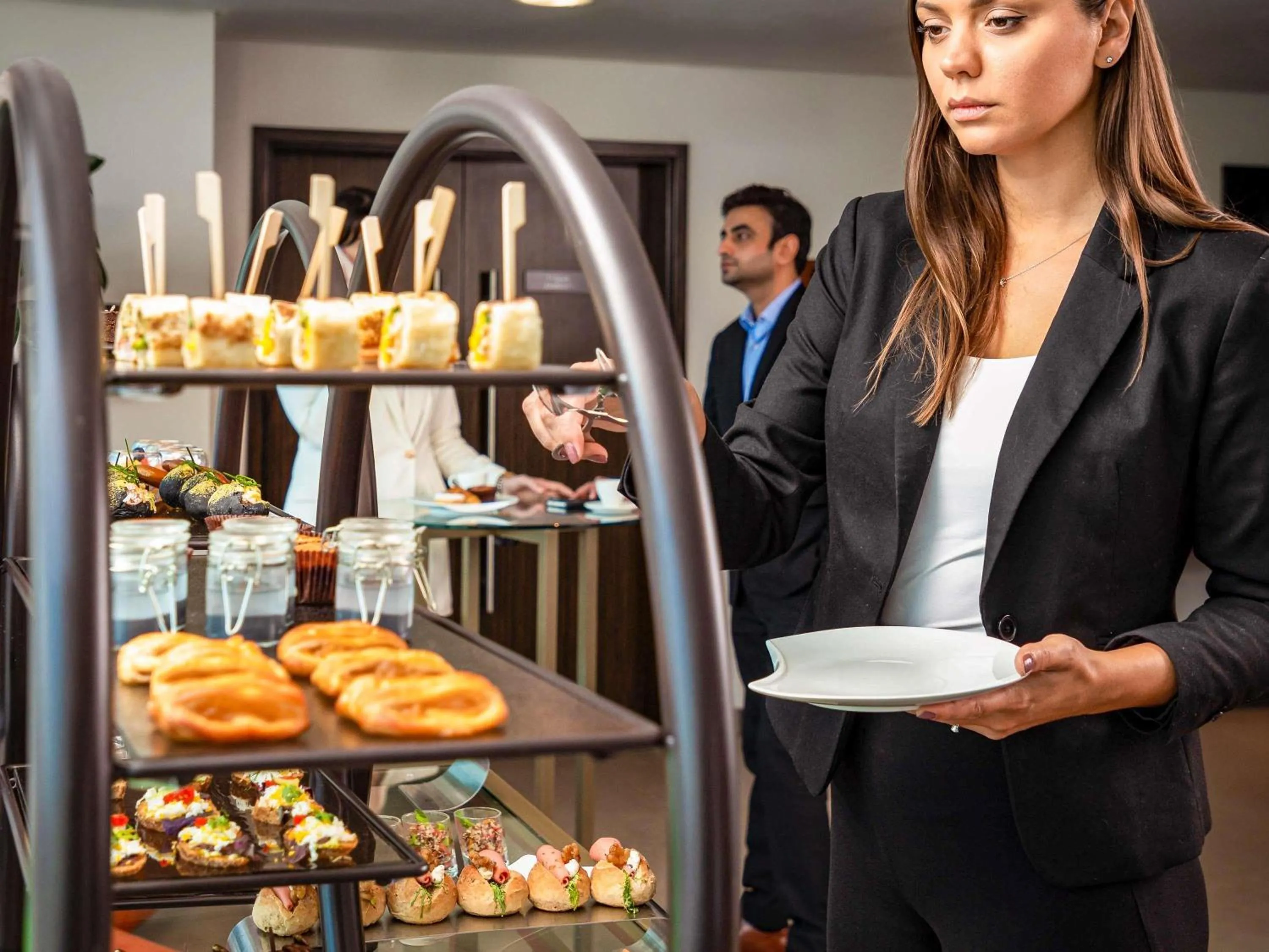 Restaurant/places to eat in Pullman Dubai Jumeirah Lakes Towers