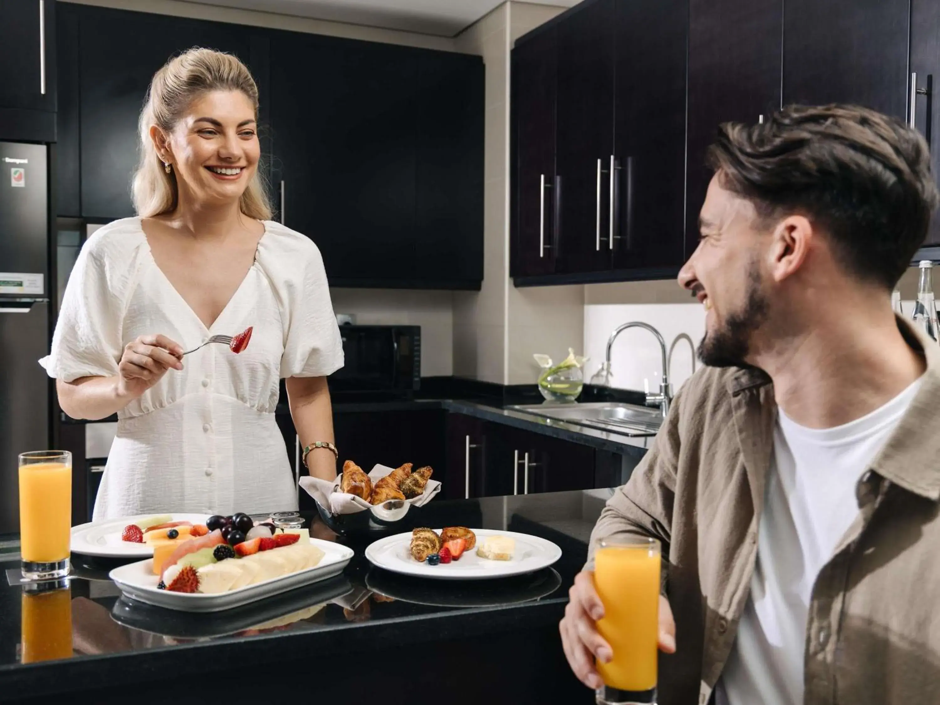 Bedroom in Pullman Dubai Jumeirah Lakes Towers Bedroom in Pullman Dubai Jumeirah Lakes Towers