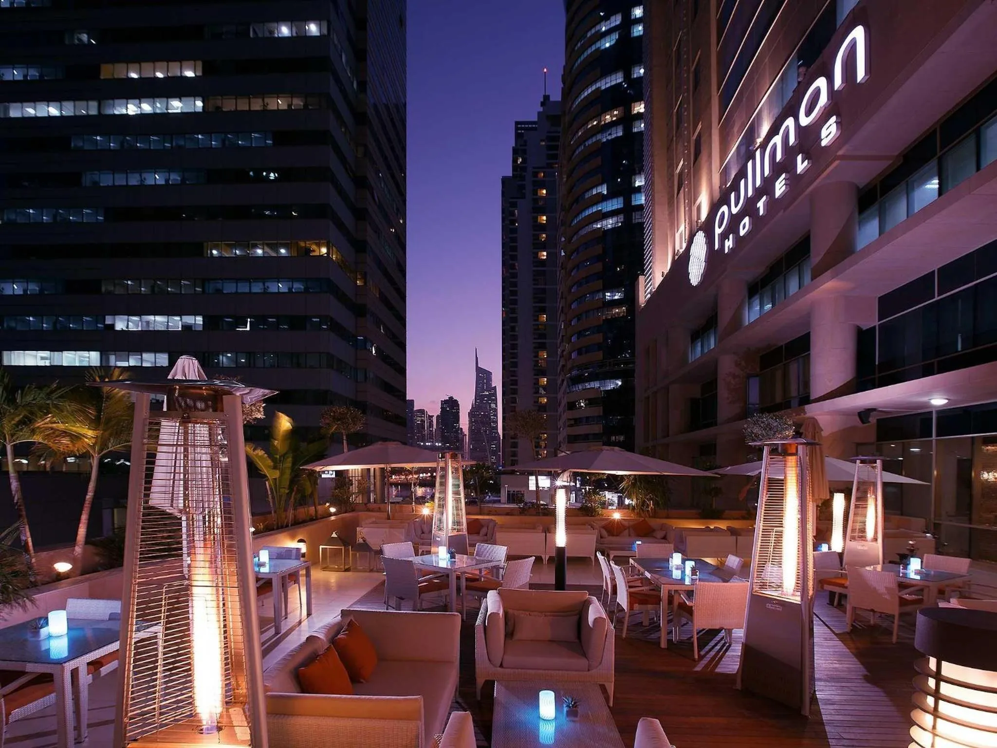 Restaurant/places to eat in Pullman Dubai Jumeirah Lakes Towers