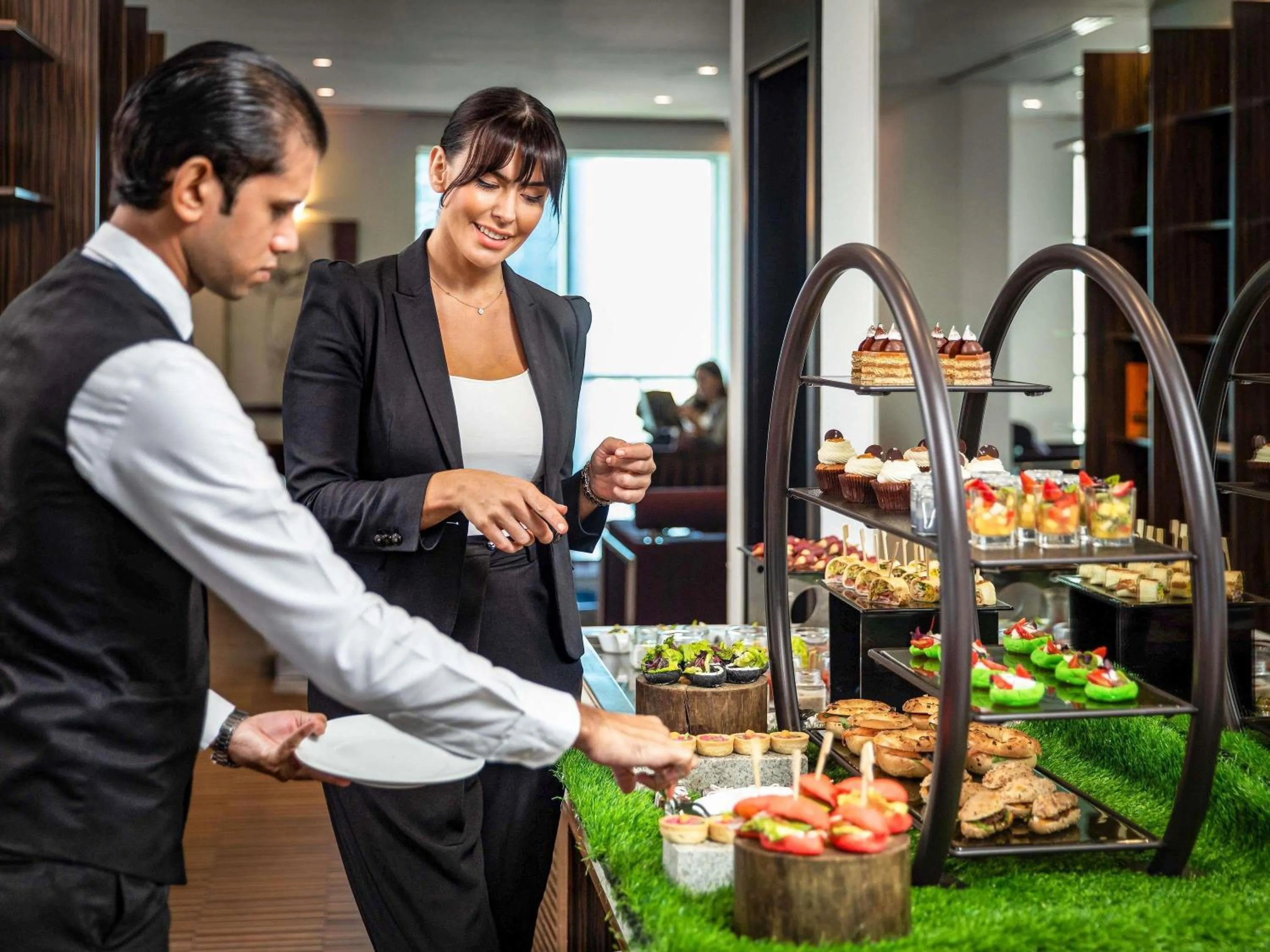 Restaurant/places to eat in Pullman Dubai Jumeirah Lakes Towers