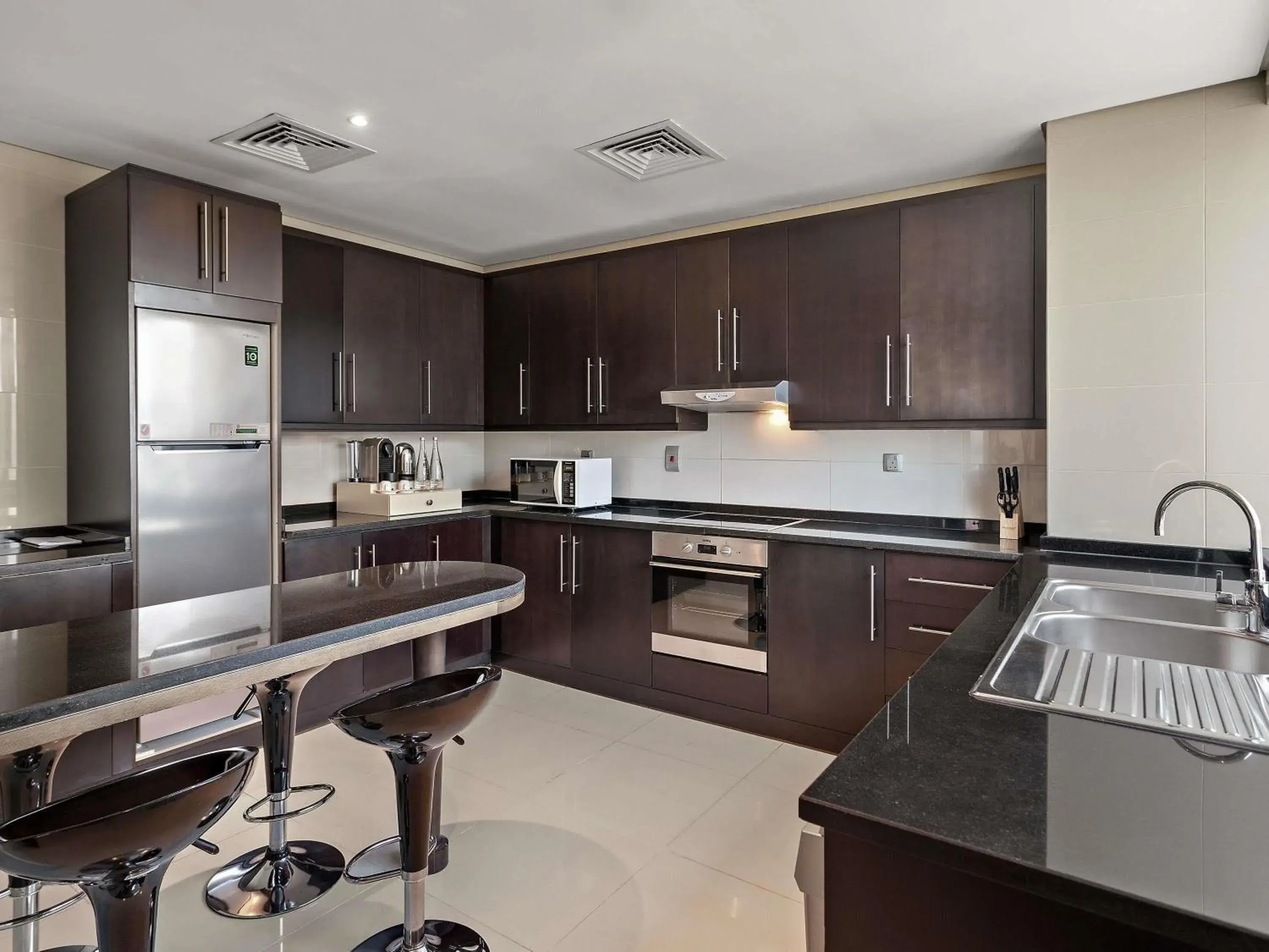 Bedroom in Pullman Dubai Jumeirah Lakes Towers Bedroom in Pullman Dubai Jumeirah Lakes Towers