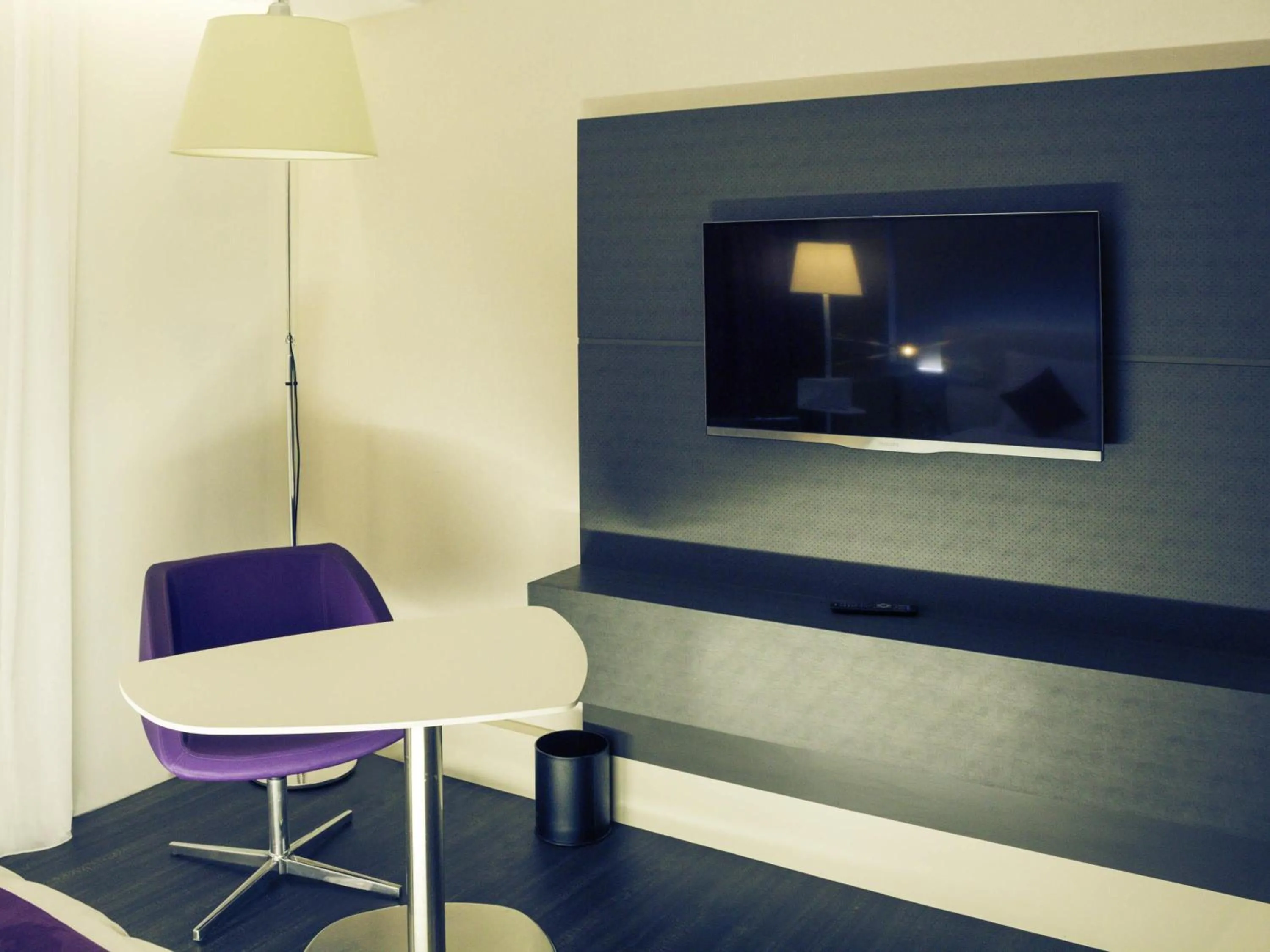 Bedroom in Mercure Cherbourg Centre Port