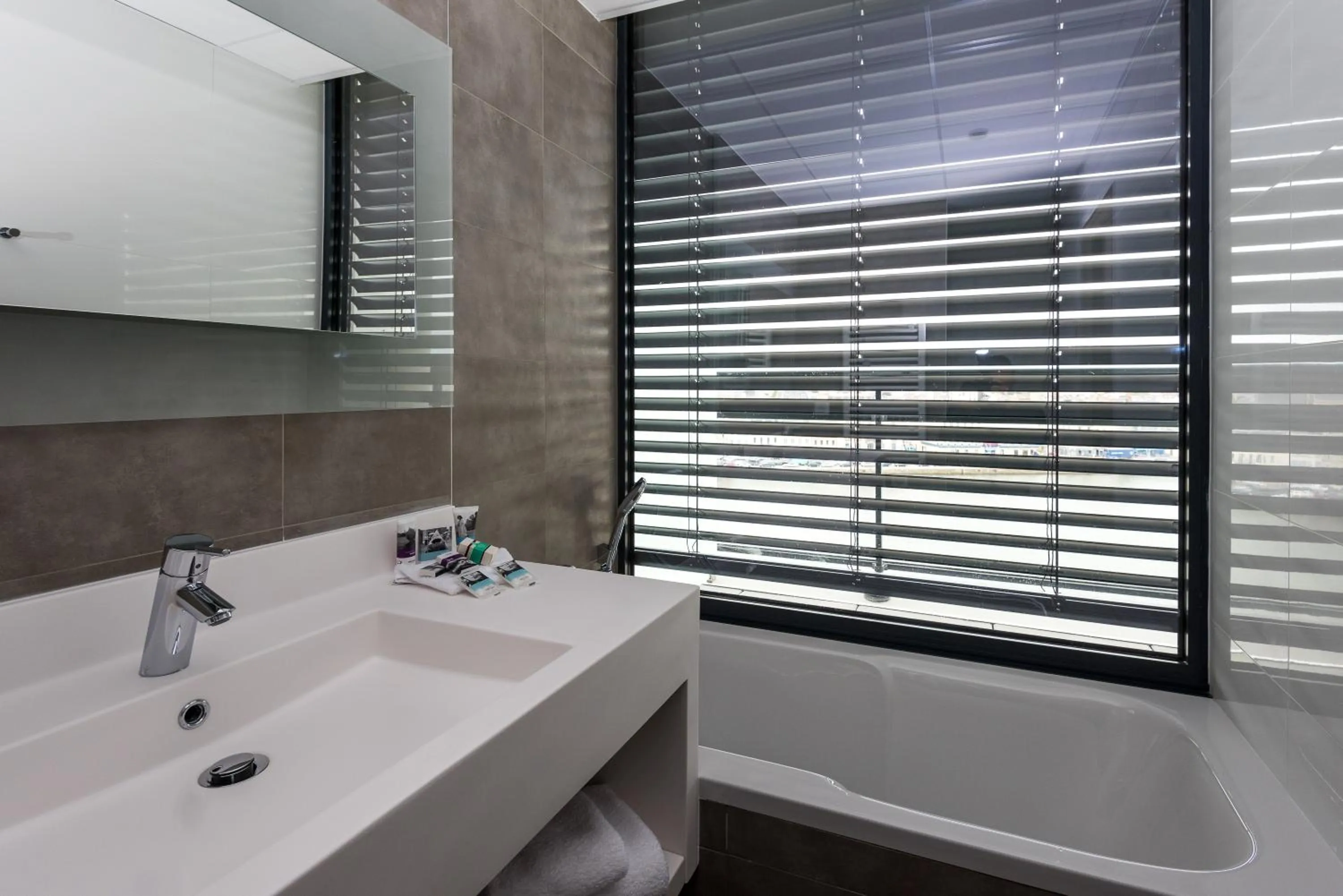 Bathroom in Mercure Cherbourg Centre Port
