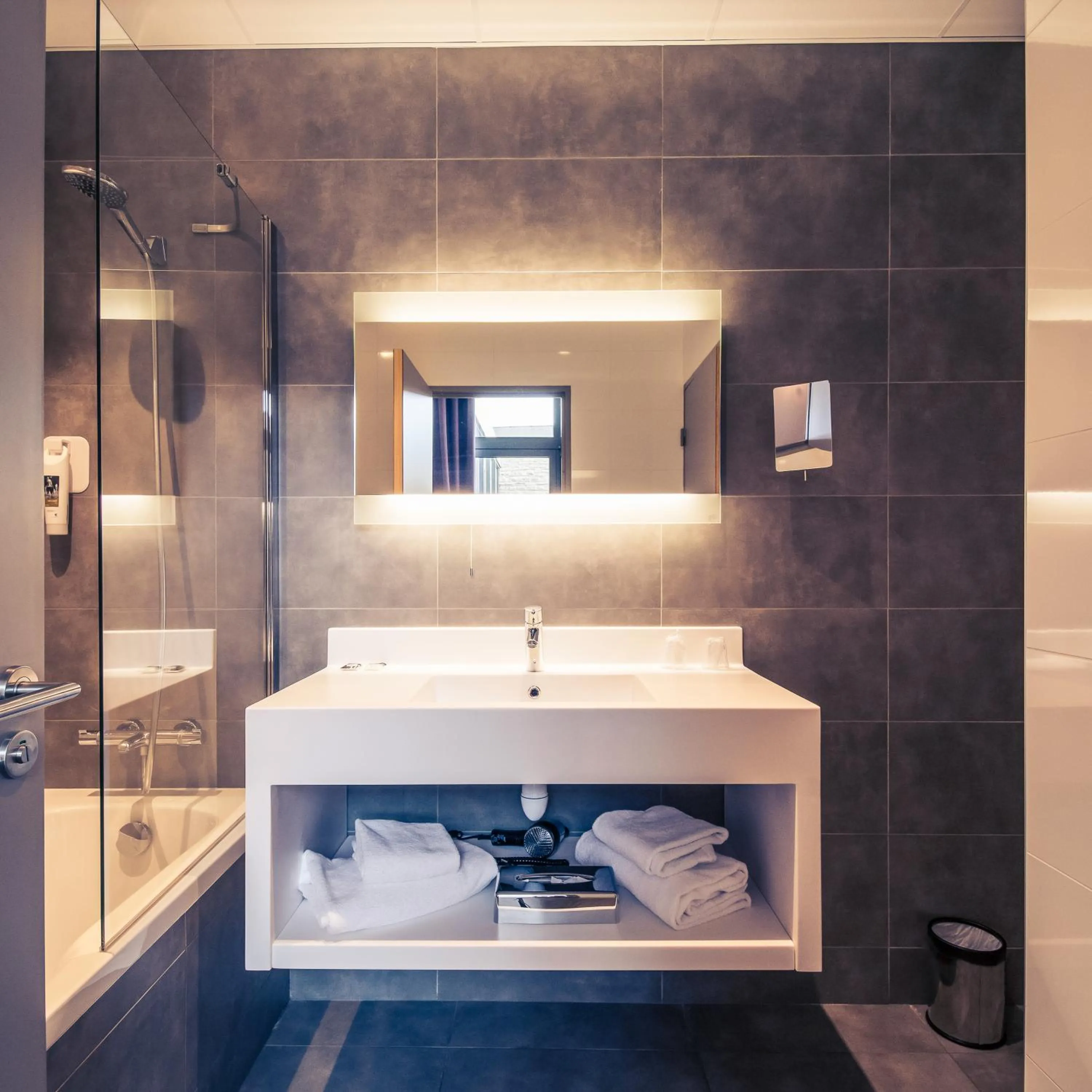 Bathroom in Mercure Cherbourg Centre Port