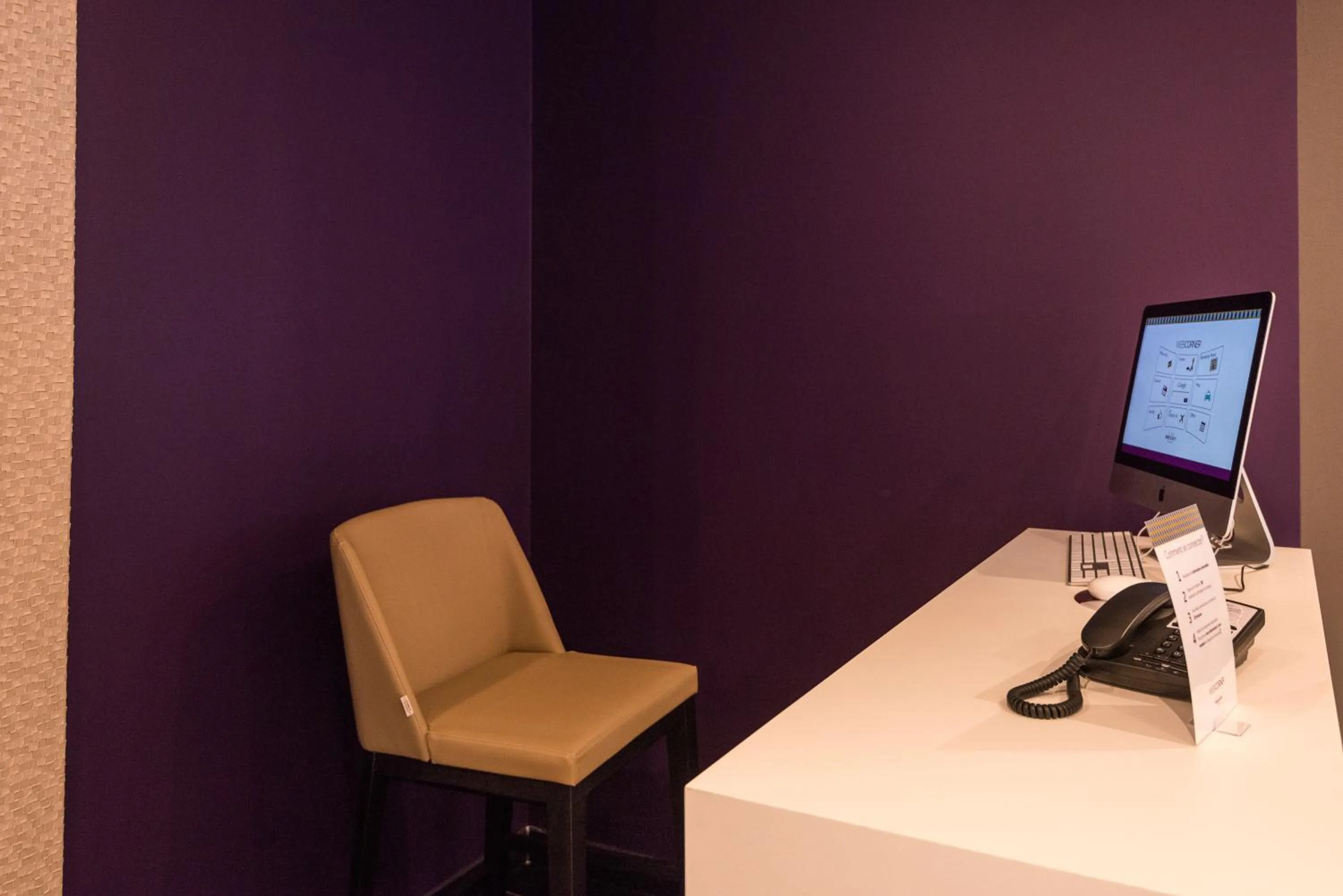 Lounge or bar in Mercure Cherbourg Centre Port