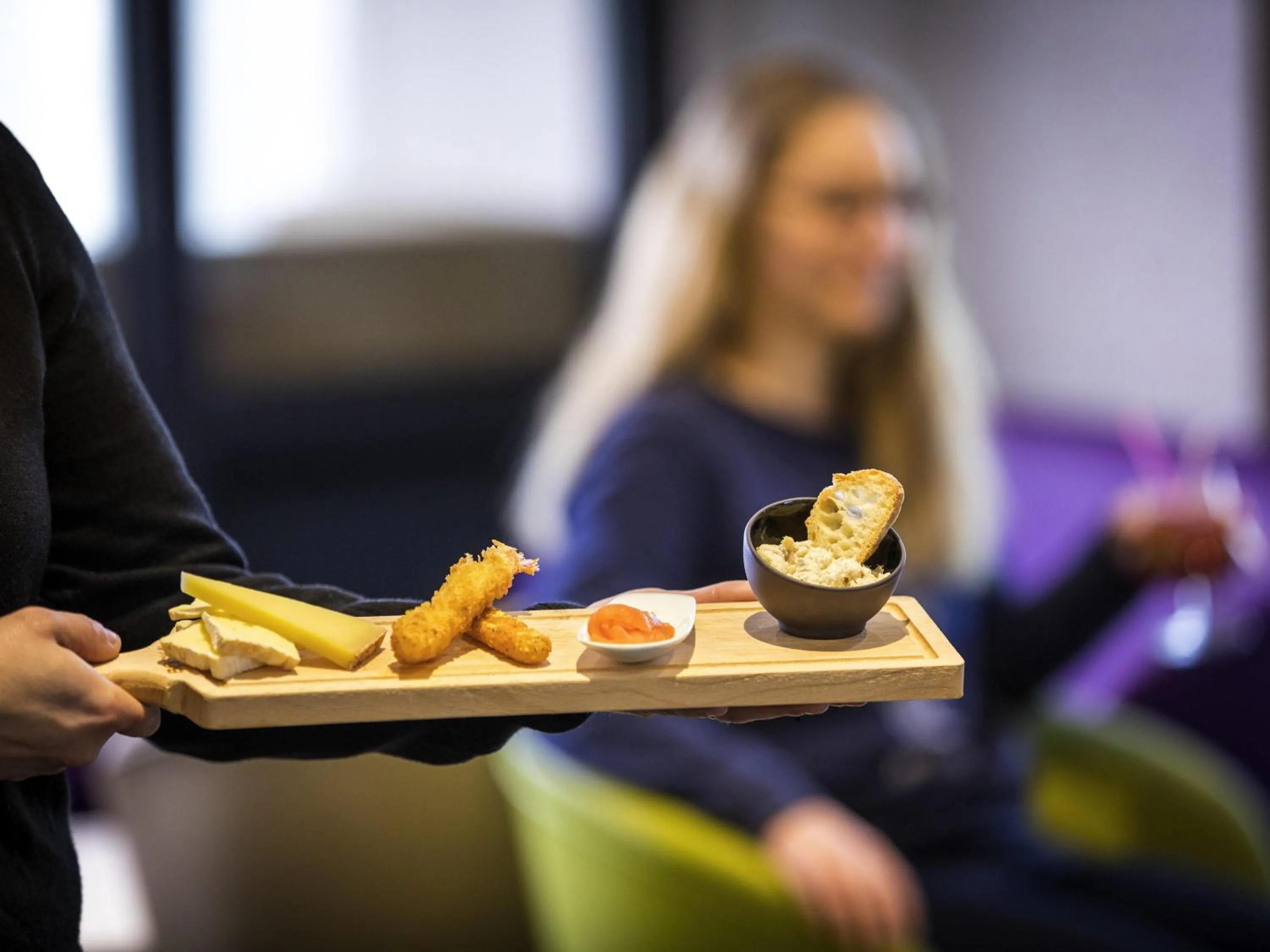 Lounge or bar in Mercure Cherbourg Centre Port