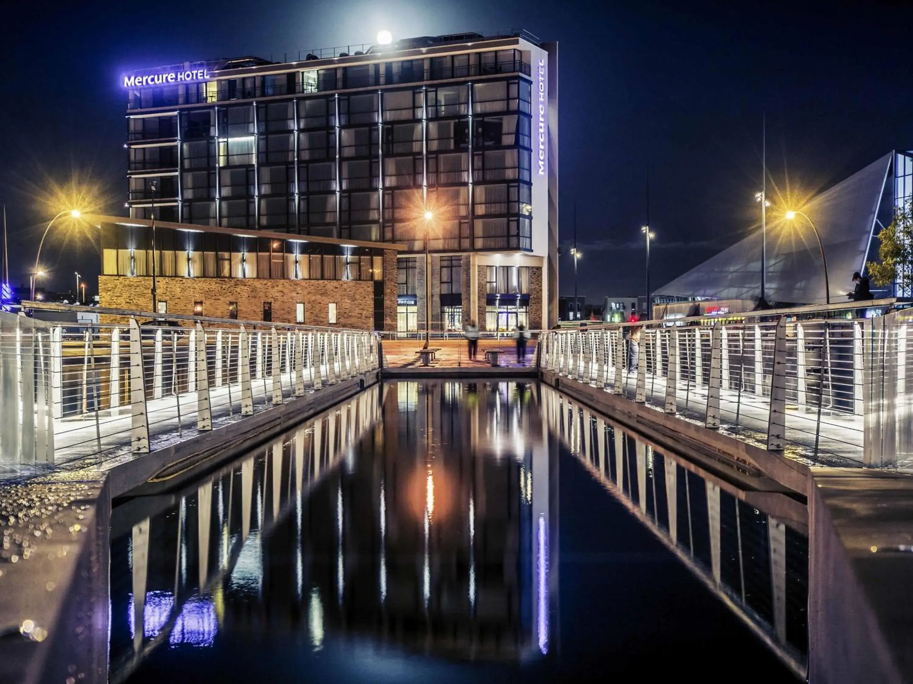 Property building in Mercure Cherbourg Centre Port Property building in Mercure Cherbourg Centre Port