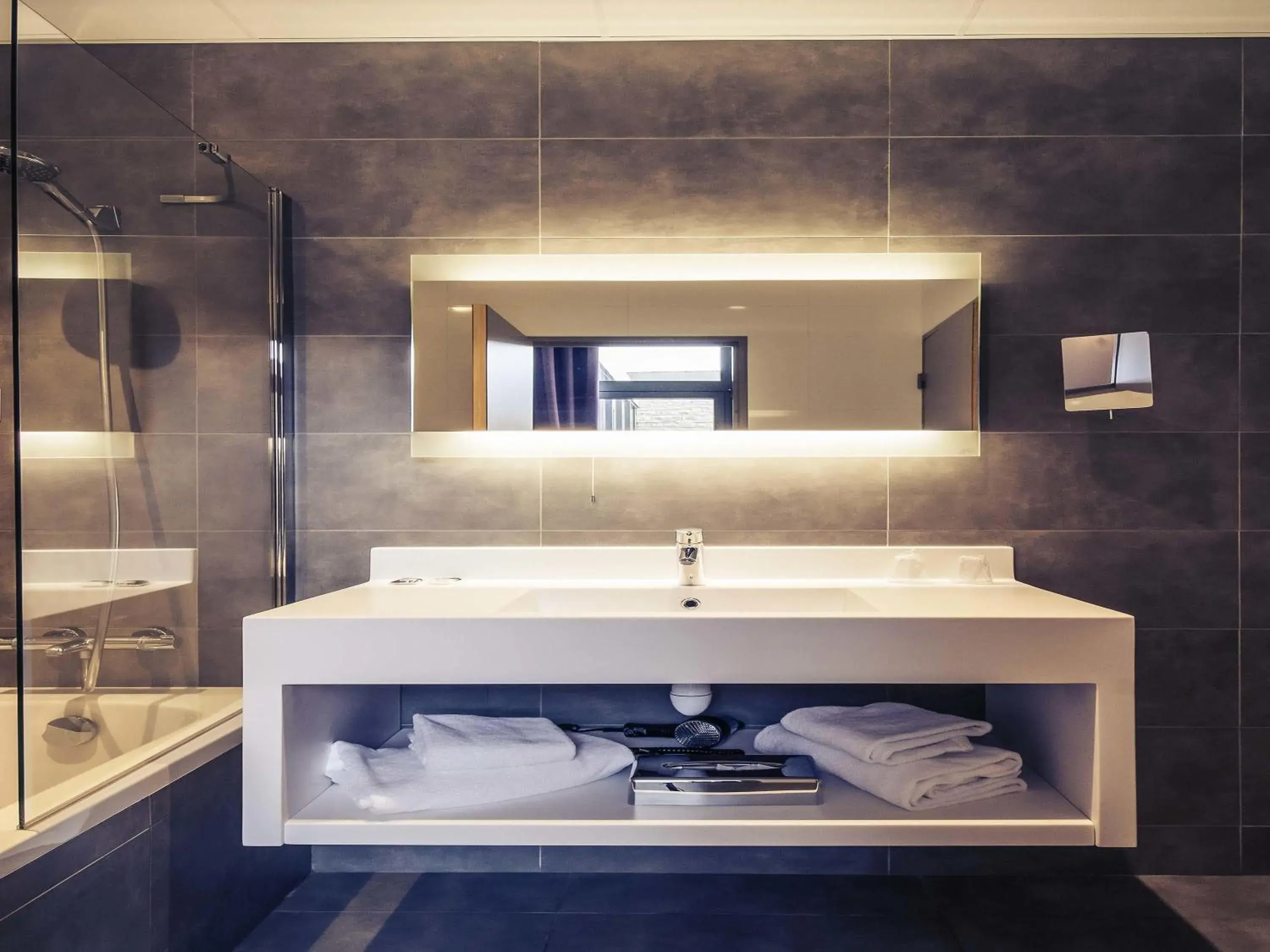 Bedroom in Mercure Cherbourg Centre Port Bedroom in Mercure Cherbourg Centre Port