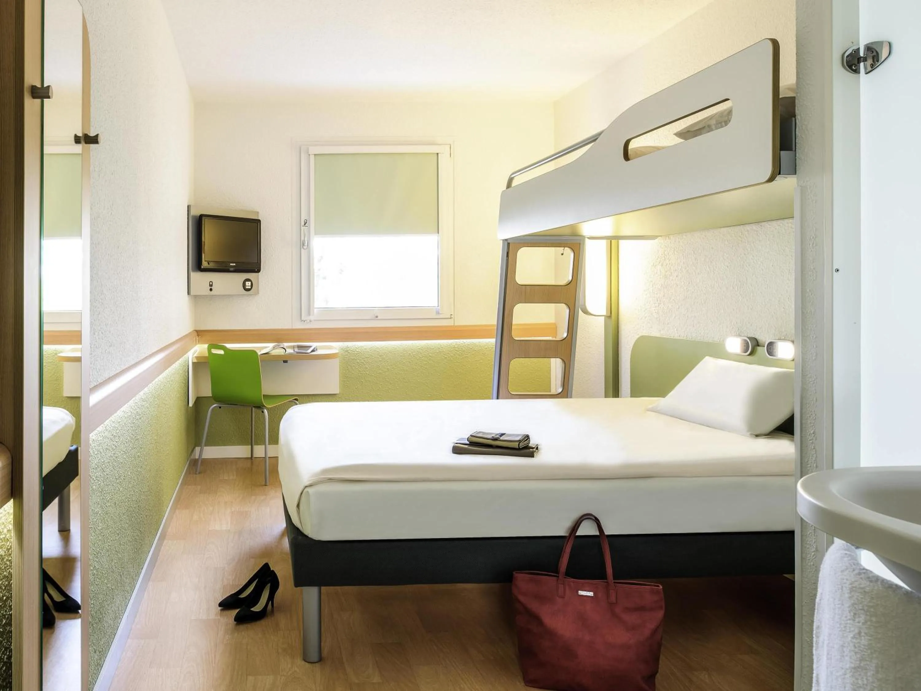 Bedroom, Bed in Ibis Budget Madrid Calle 30