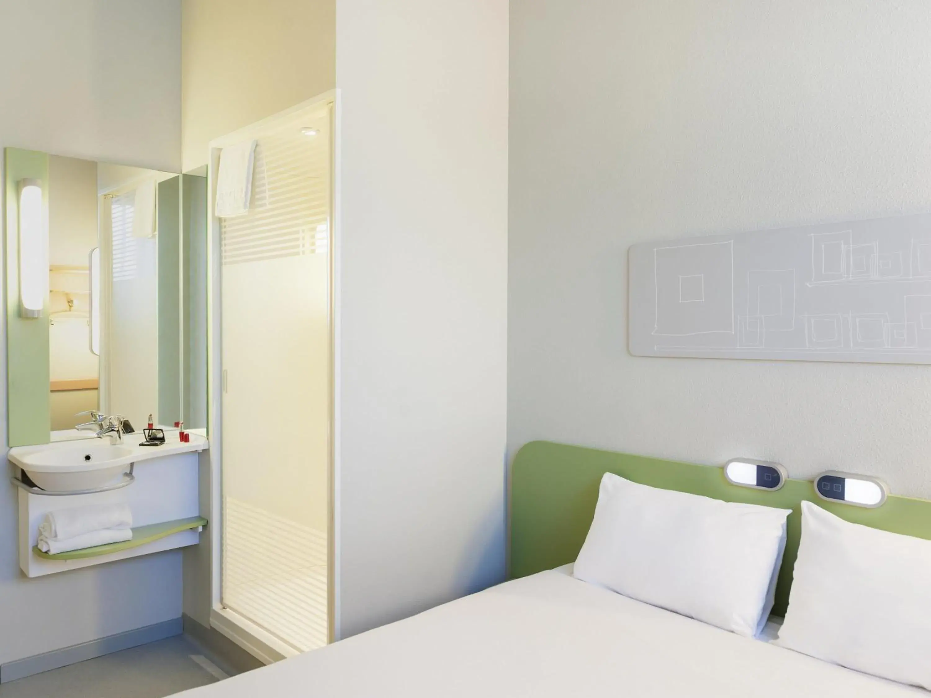 Bedroom, Bed in Ibis Budget Madrid Calle 30 Bedroom, Bed in Ibis Budget Madrid Calle 30