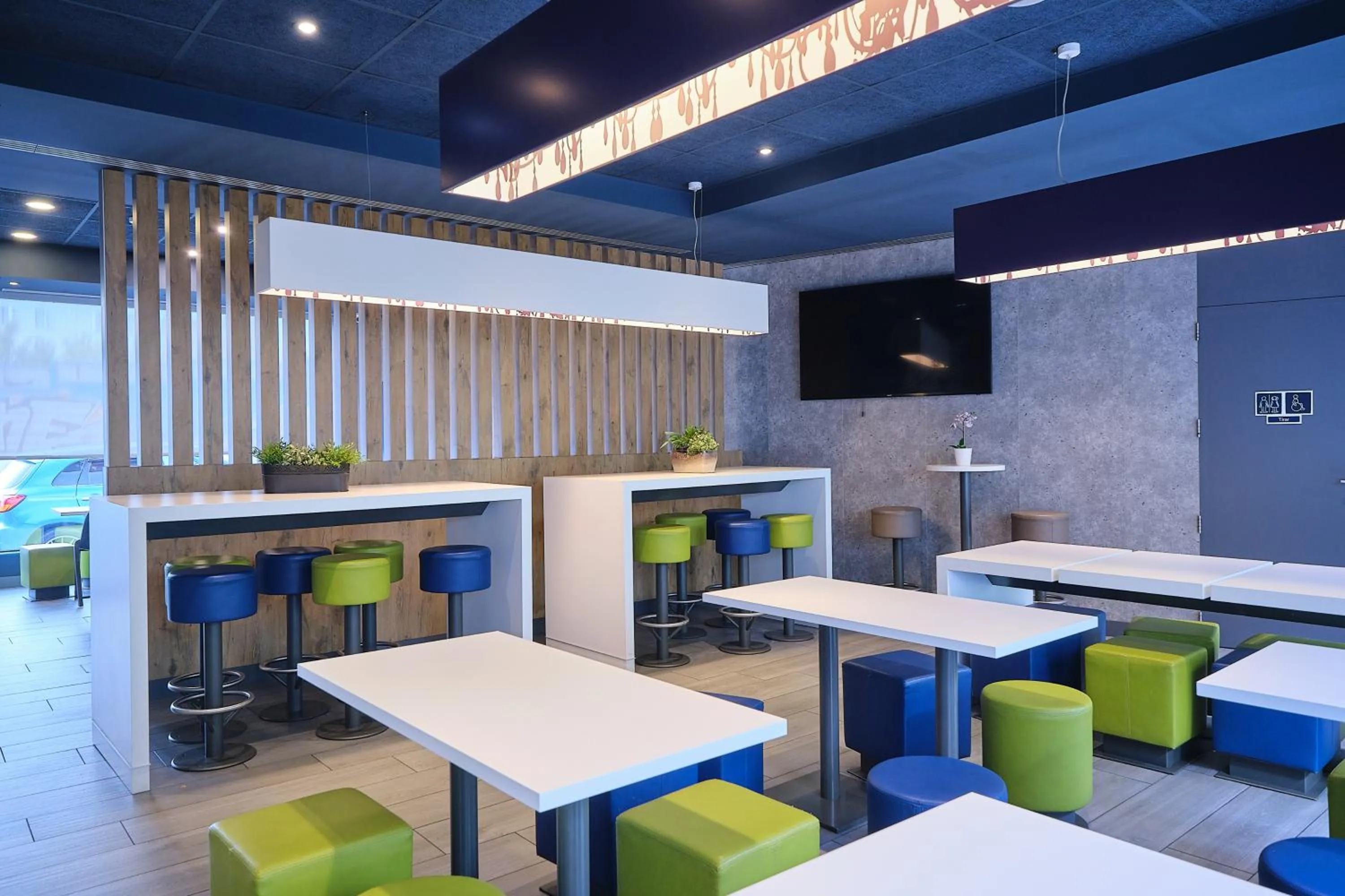 Dining area in Ibis Budget Madrid Calle 30