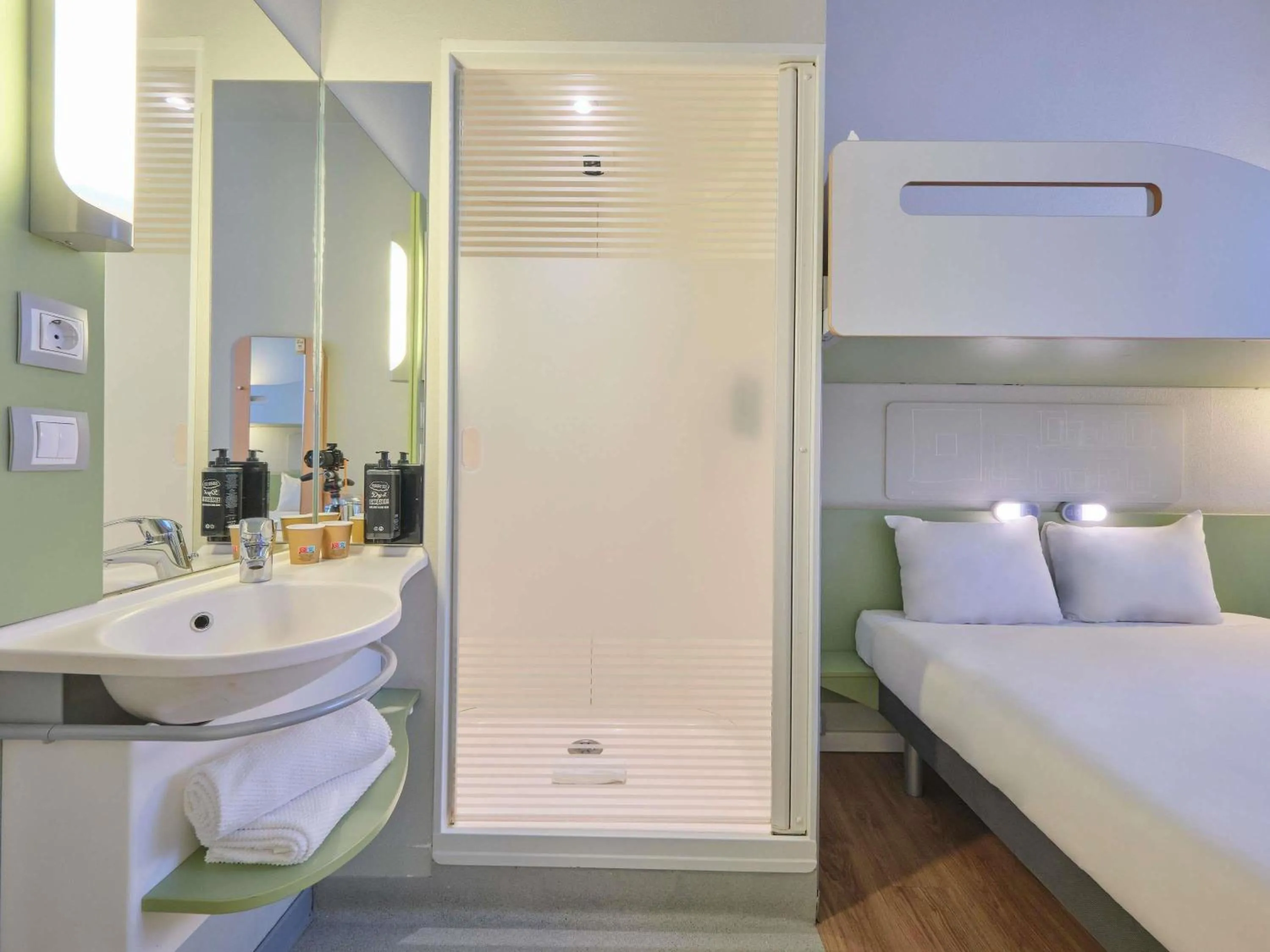 Bedroom, Bed in Ibis Budget Madrid Calle 30