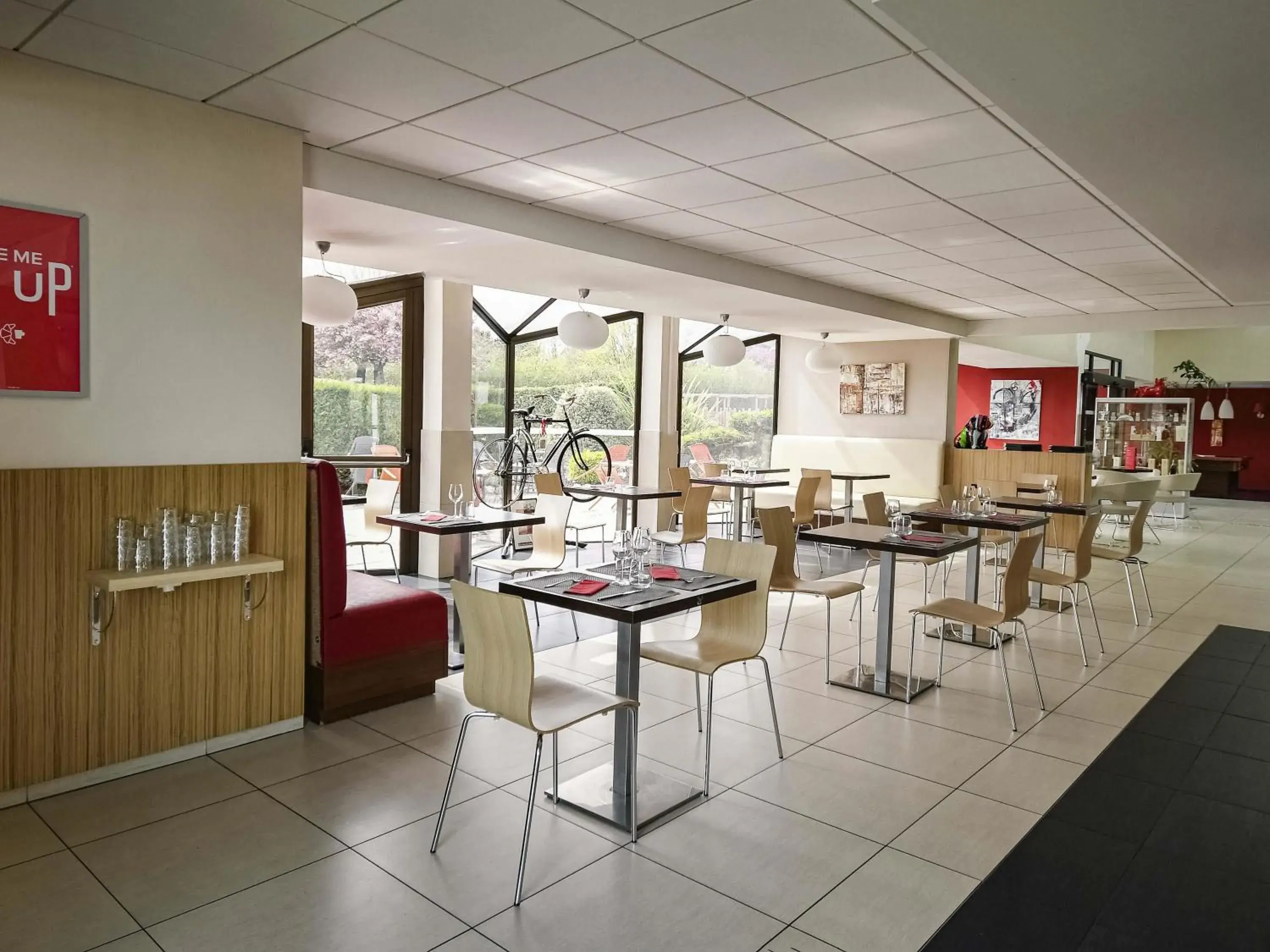 Restaurant/places to eat in ibis Saintes Restaurant/places to eat in ibis Saintes