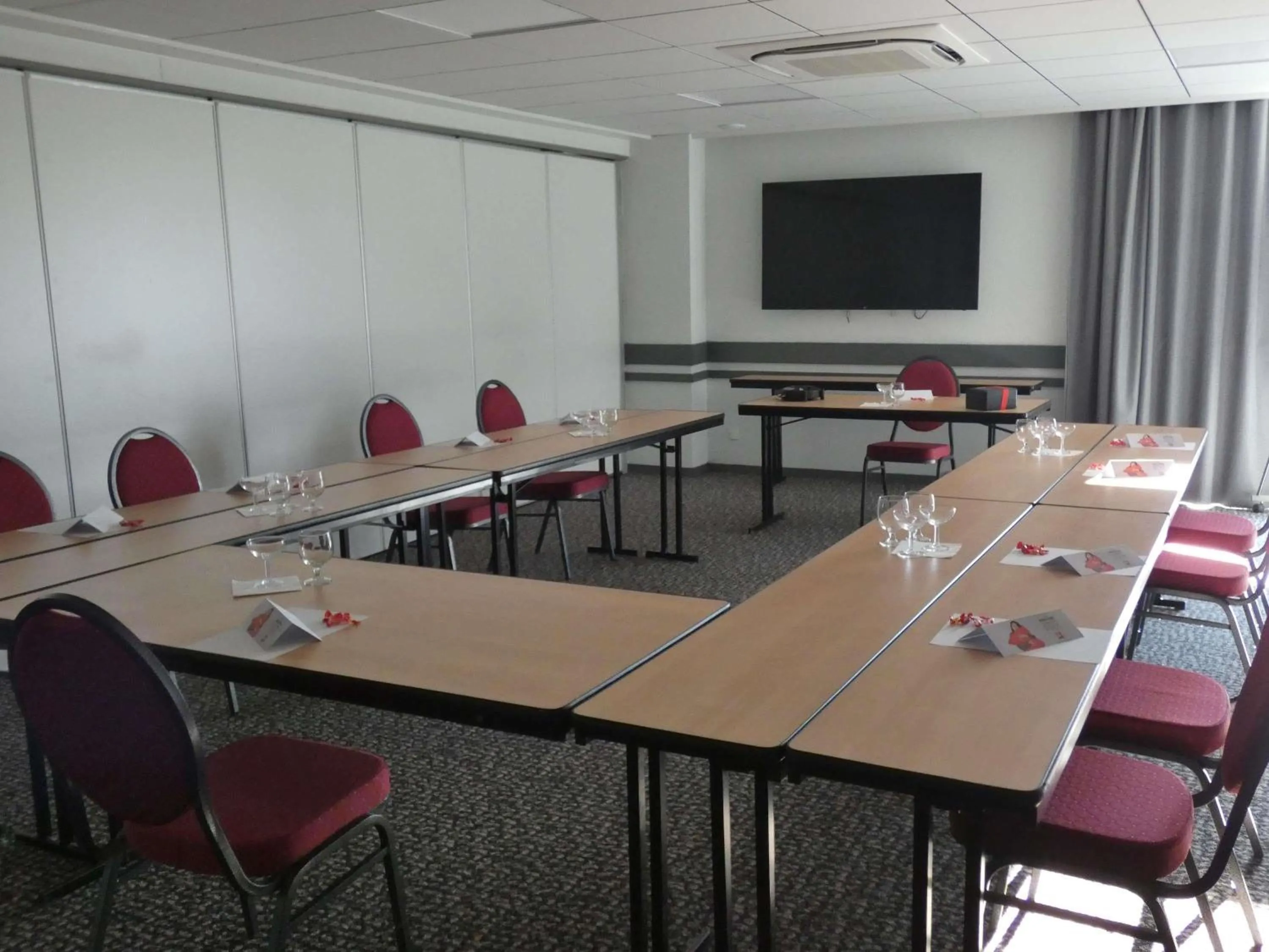 Meeting/conference room in ibis Saintes