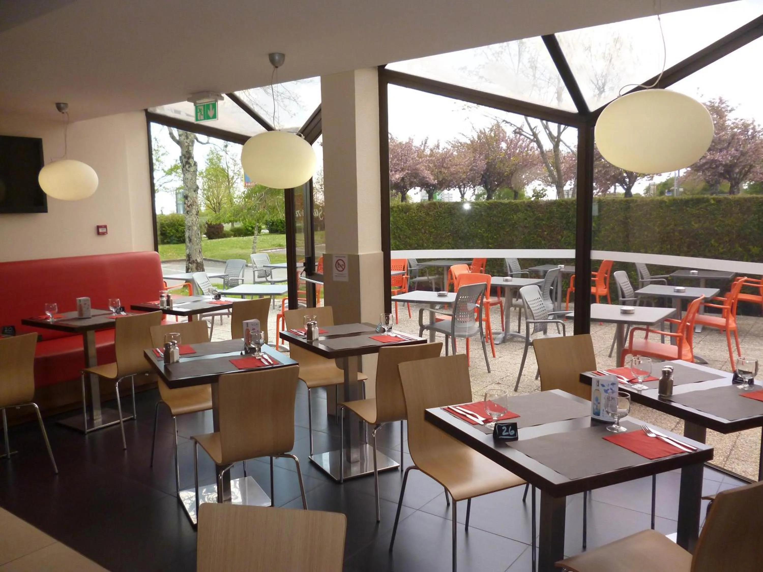 Restaurant/places to eat in ibis Saintes