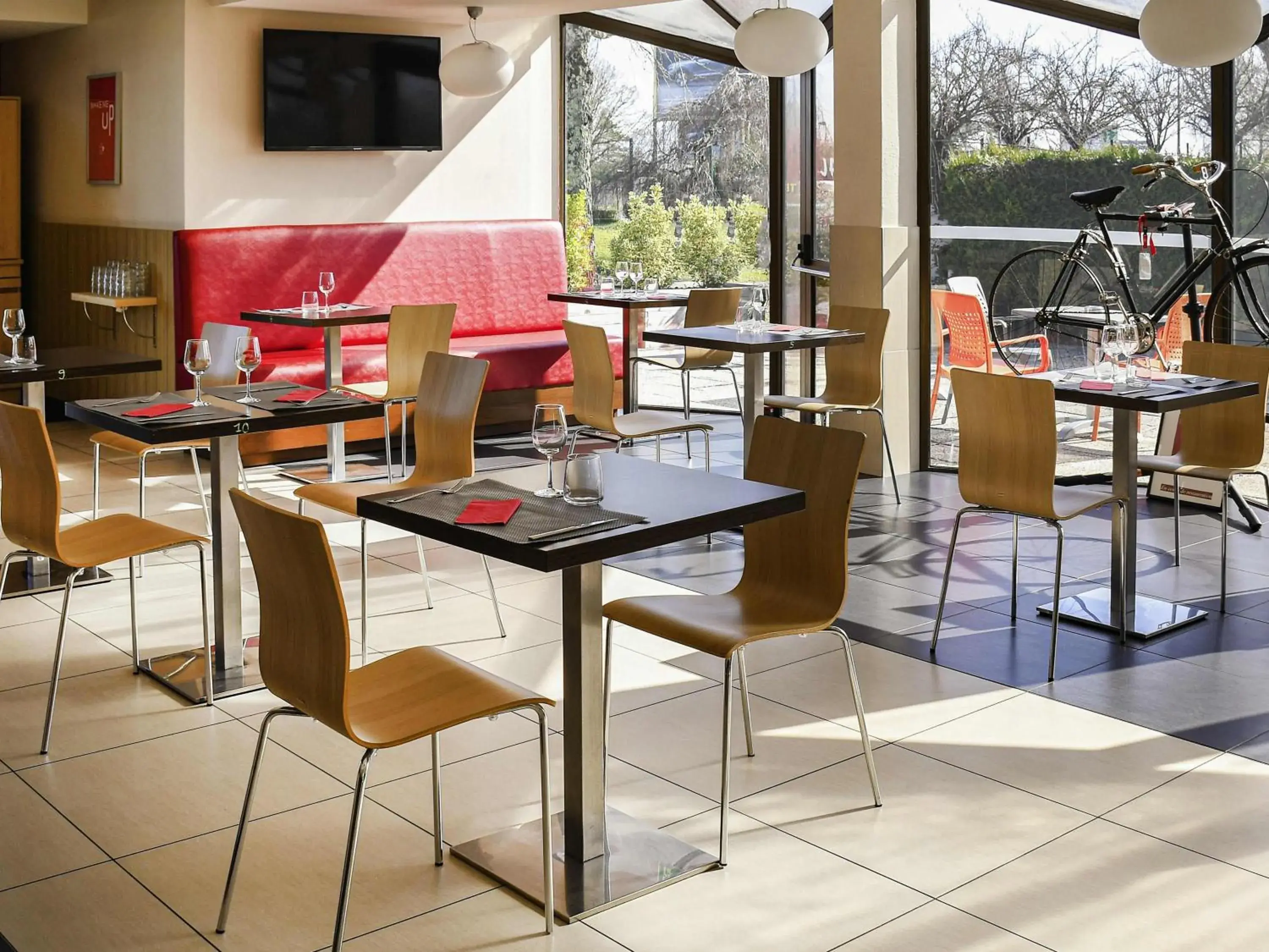 Restaurant/places to eat in ibis Saintes Restaurant/places to eat in ibis Saintes