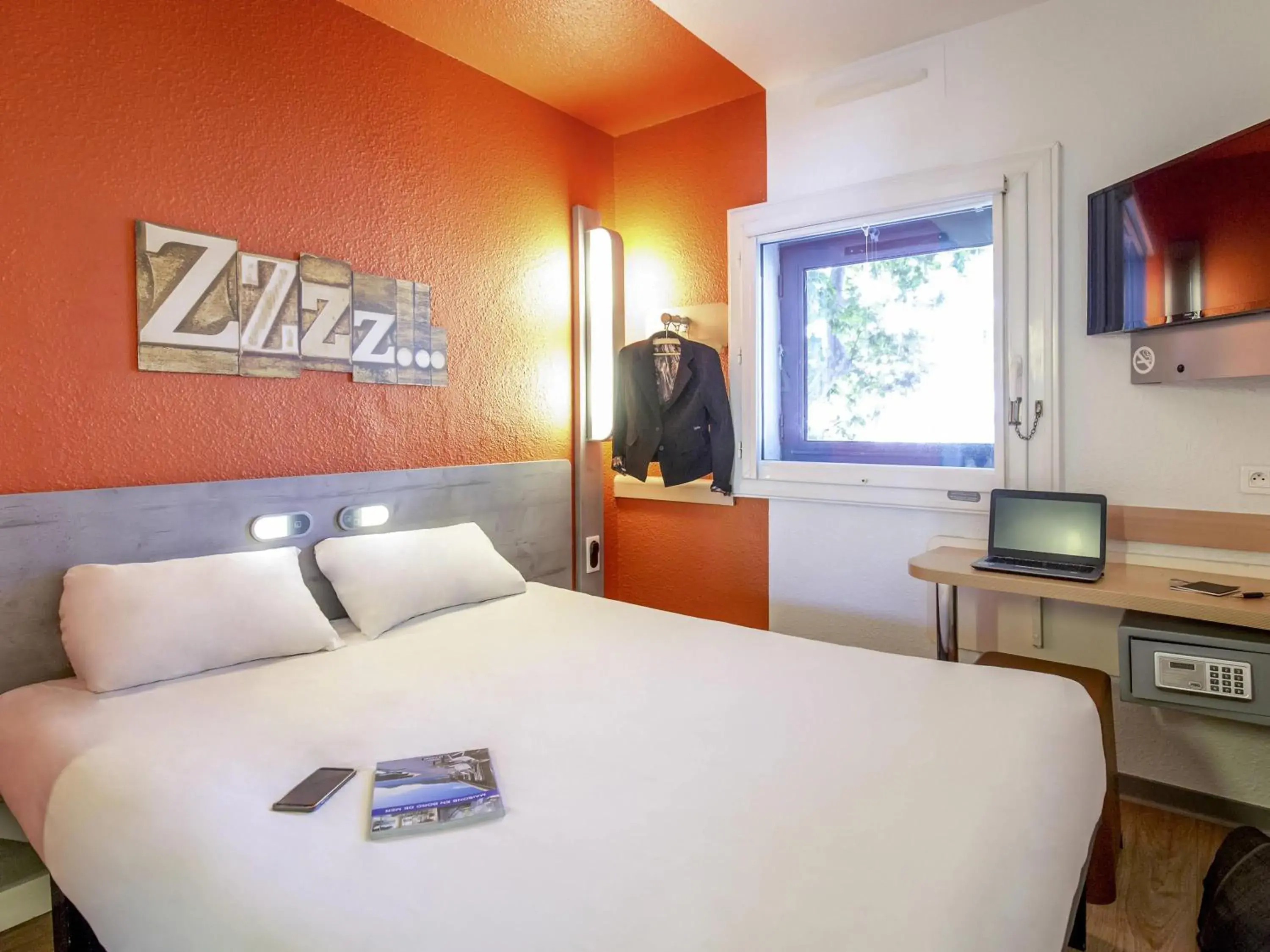 Bedroom, Bed in Ibis Budget Marseille Timone Bedroom, Bed in Ibis Budget Marseille Timone