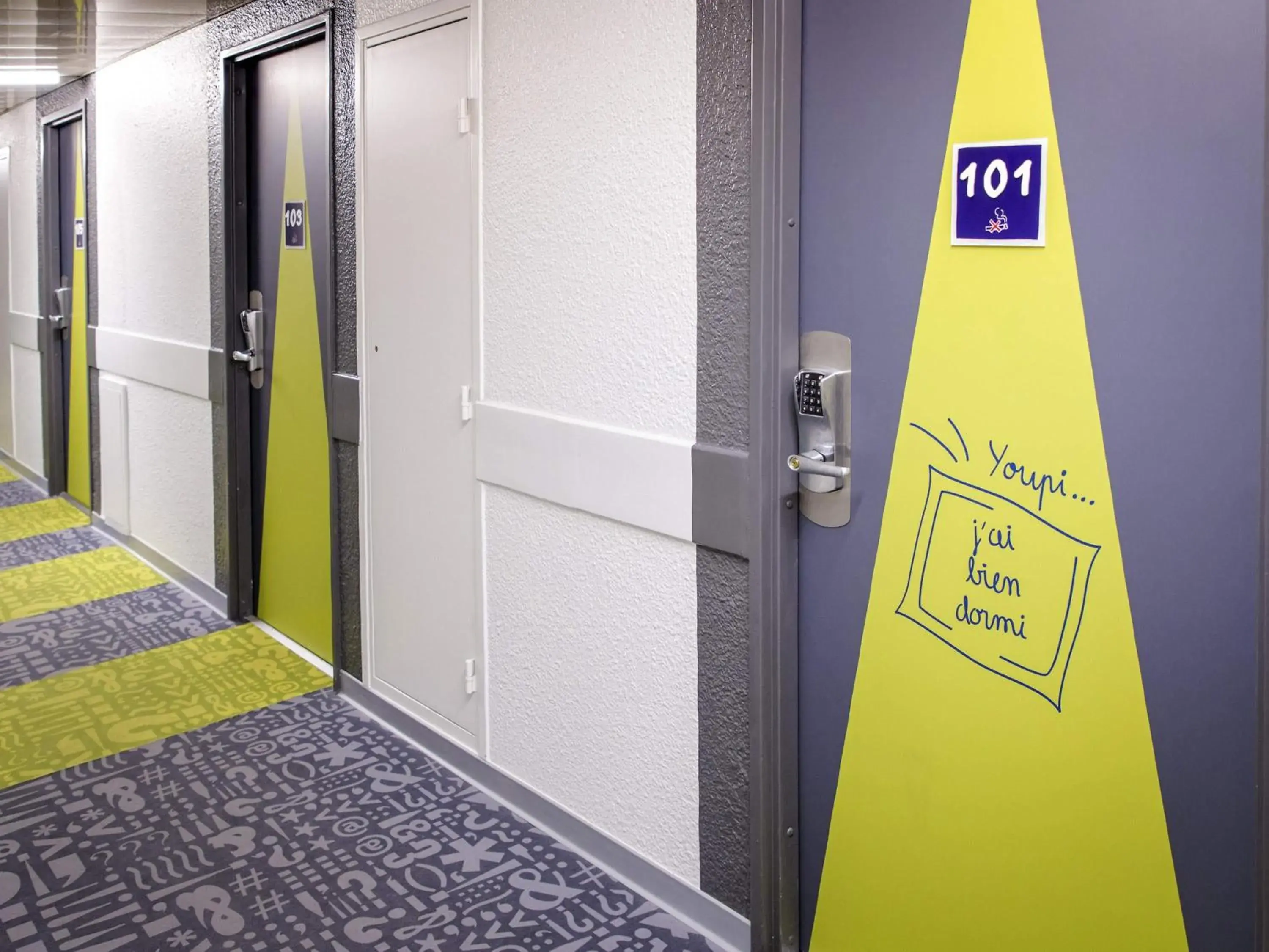 Bedroom in Ibis Budget Marseille Timone Bedroom in Ibis Budget Marseille Timone