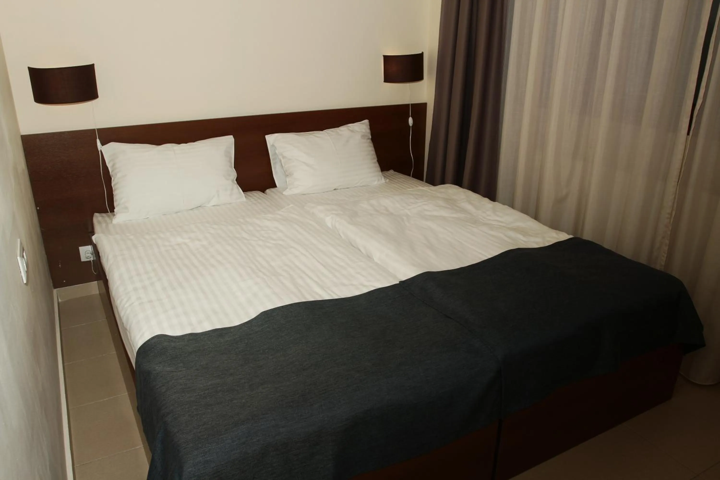 Bed in Hotel Club-2100