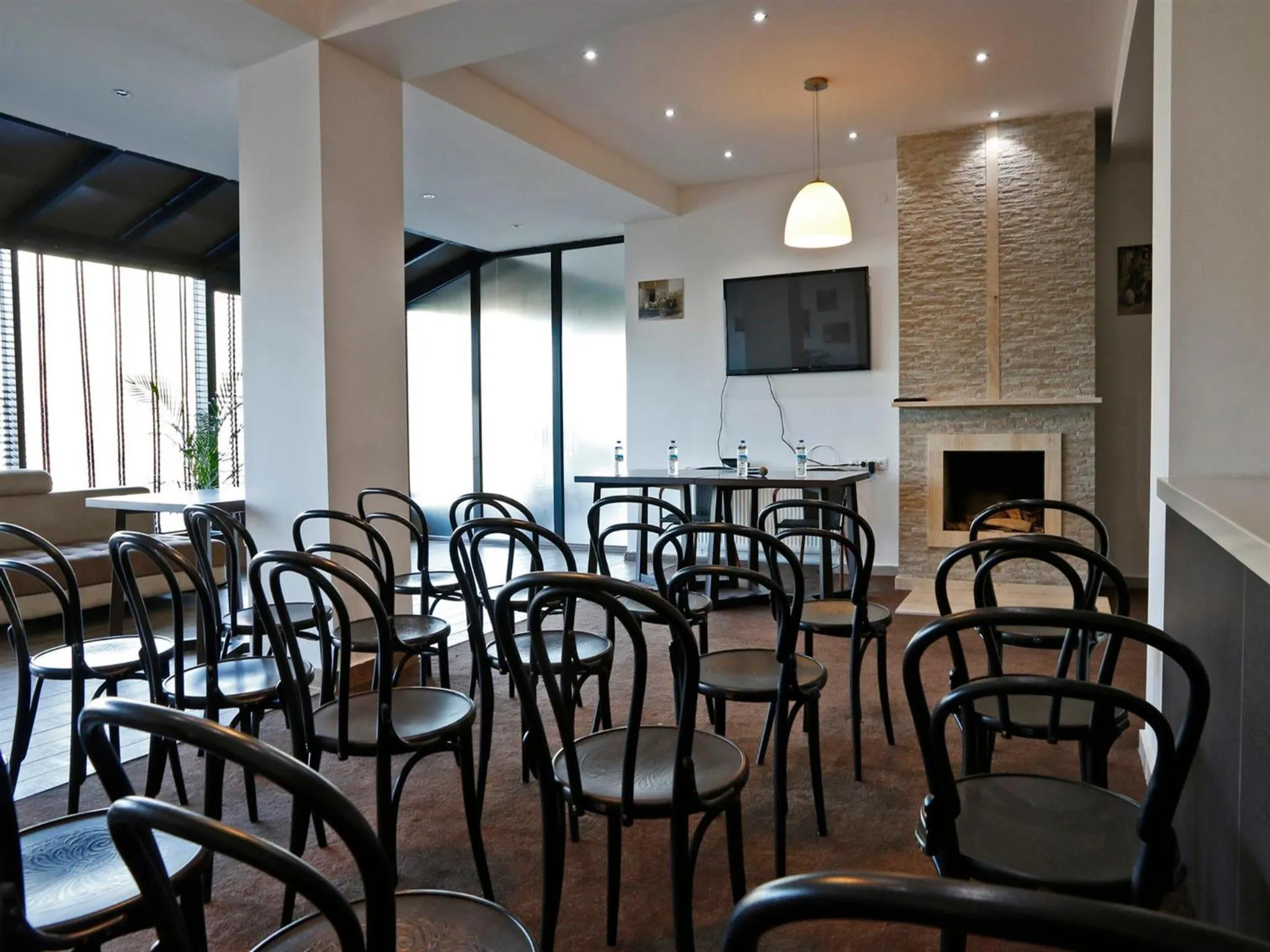 Business facilities in Hotel Club-2100