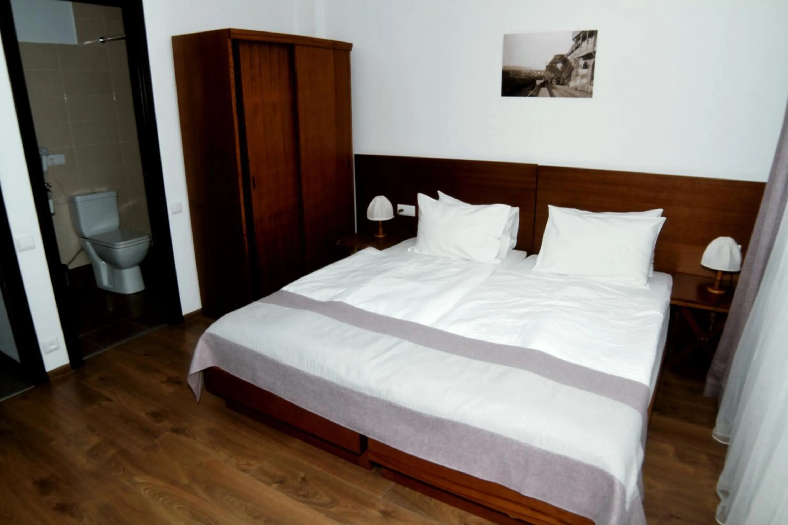 Shower, Bed in Hotel Club-2100