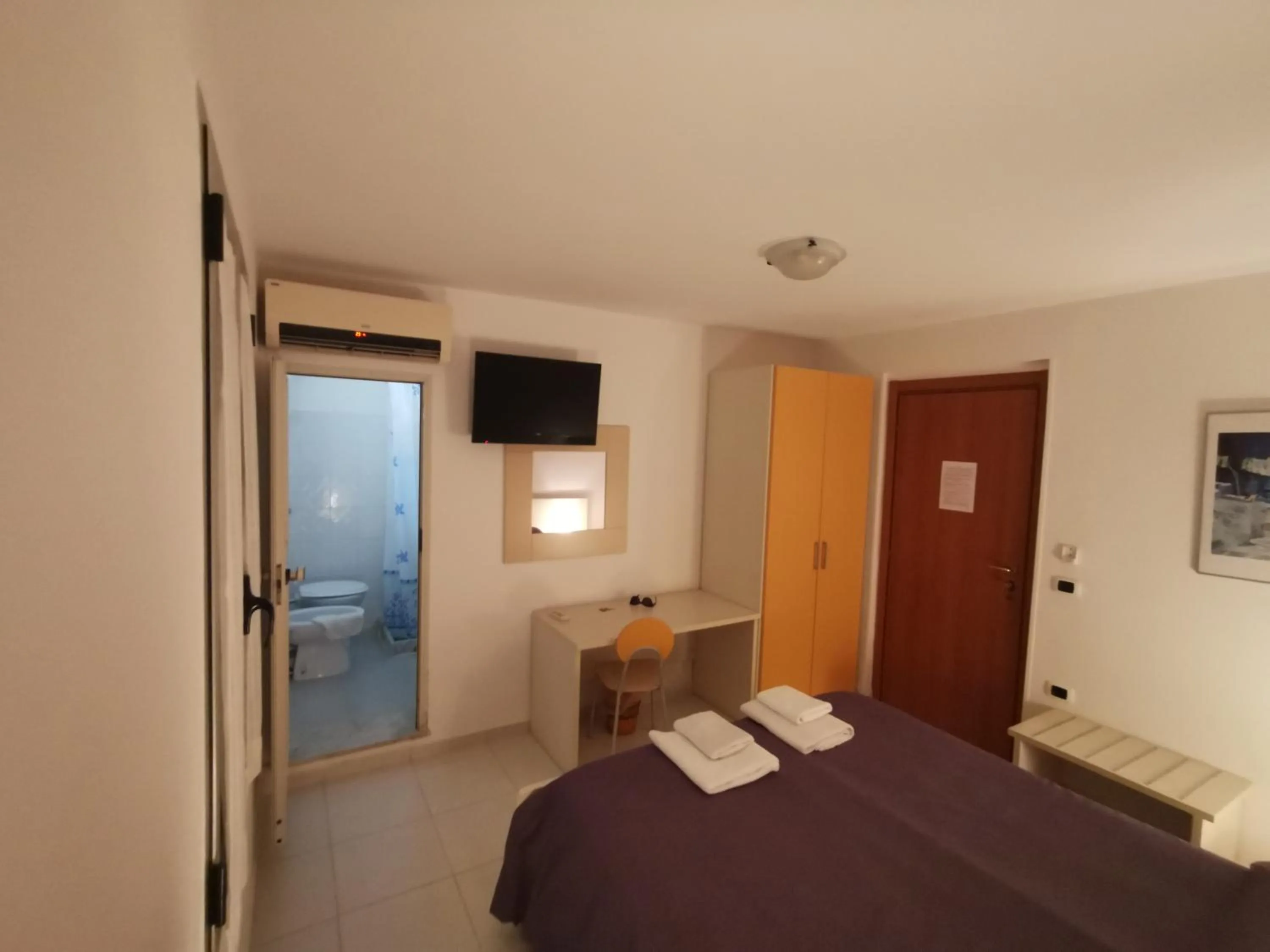 Breakfast, Bed in B&B Donna Nina