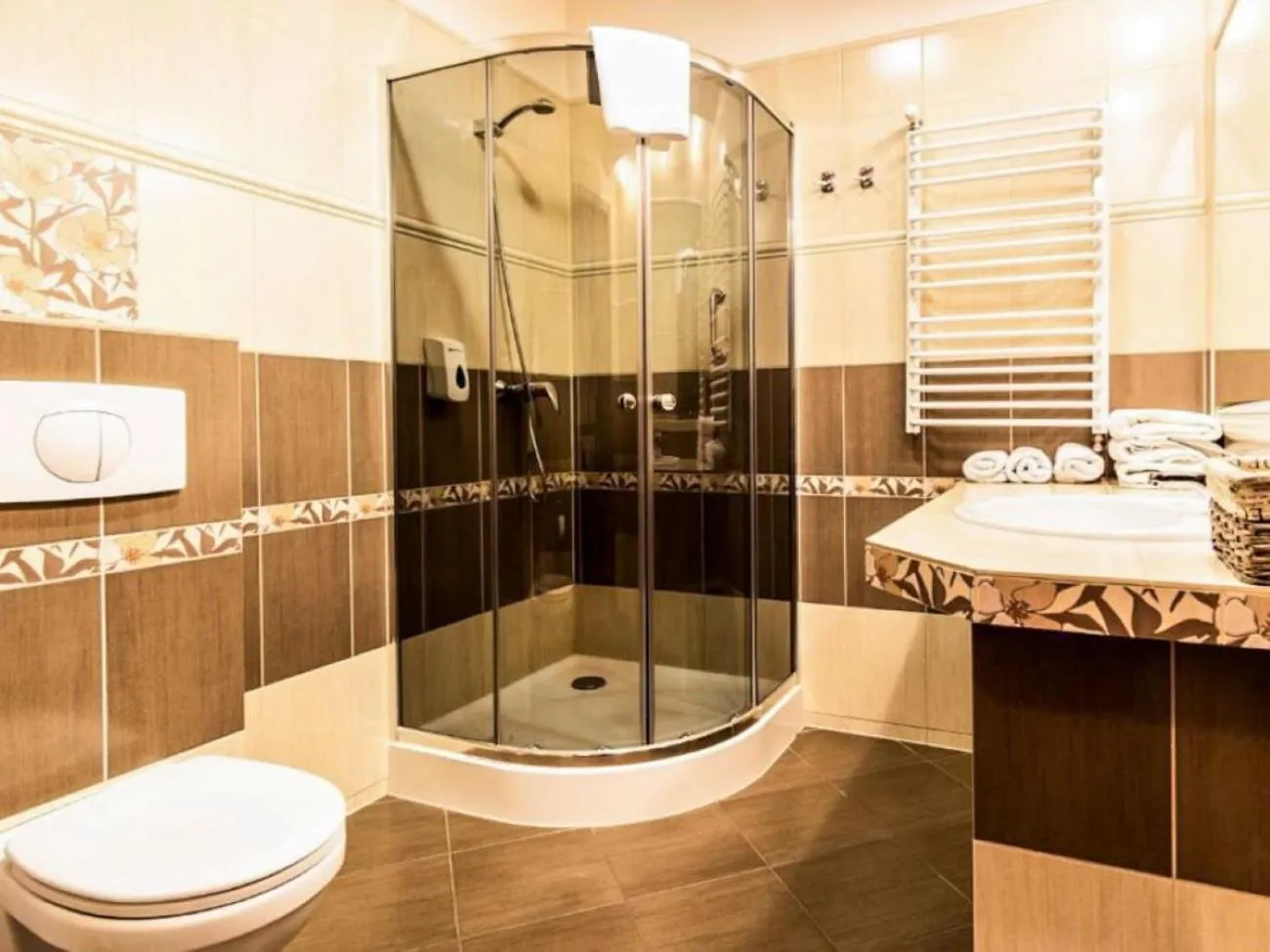 Shower in Hotel Stara Garbarnia