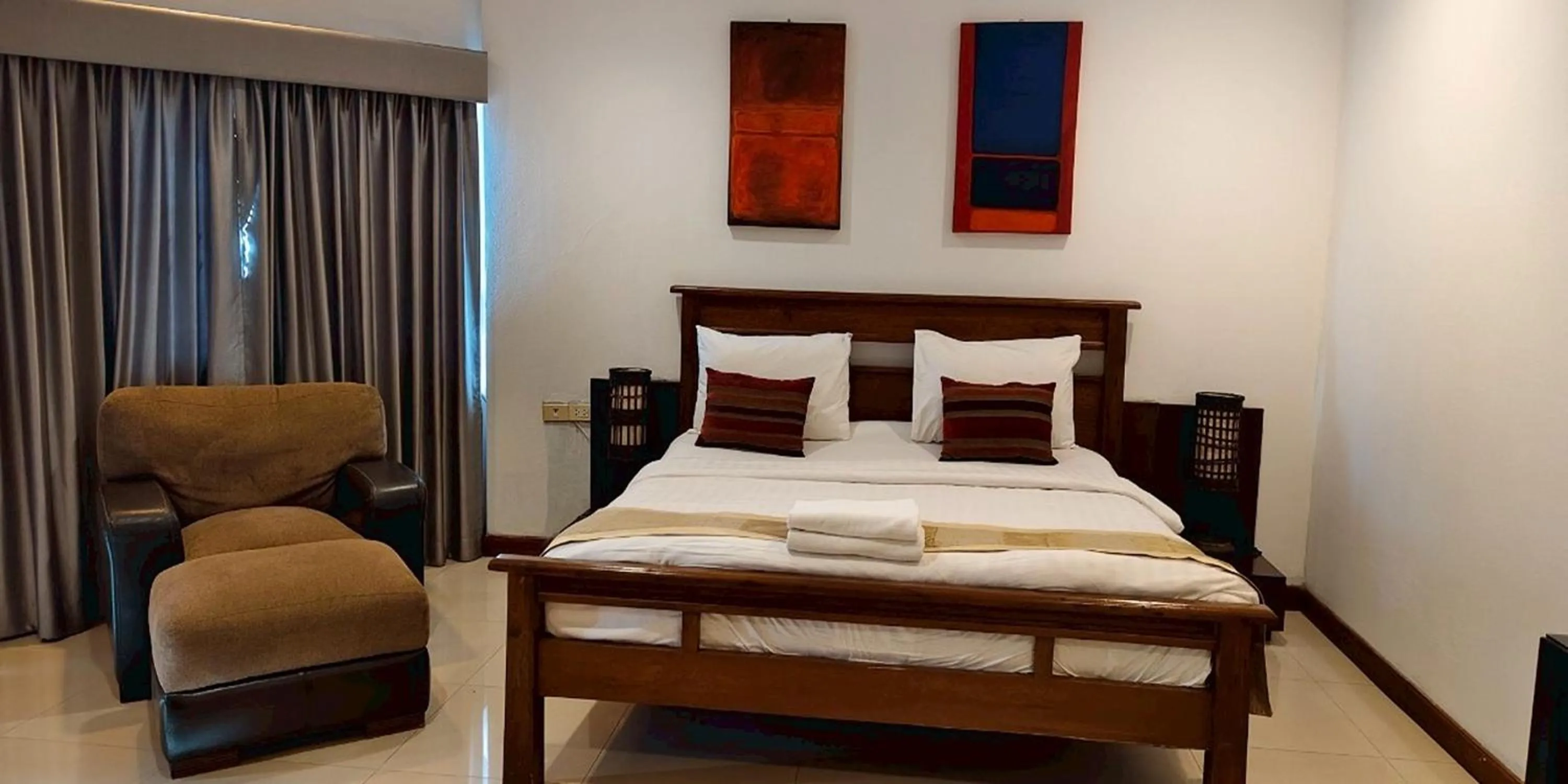 Bed in Gazebo Resort Pattaya