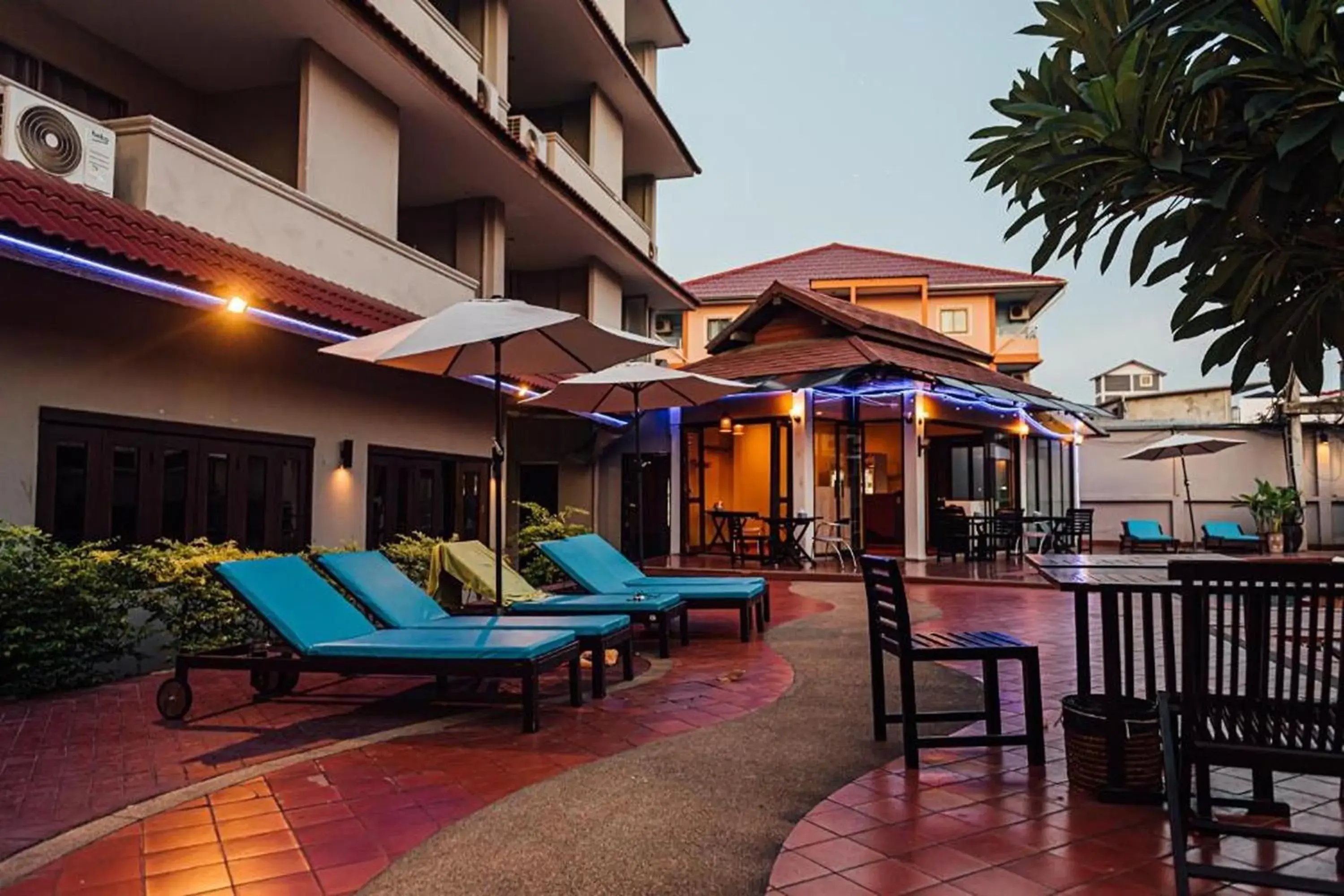 sunbed in Gazebo Resort Pattaya sunbed in Gazebo Resort Pattaya