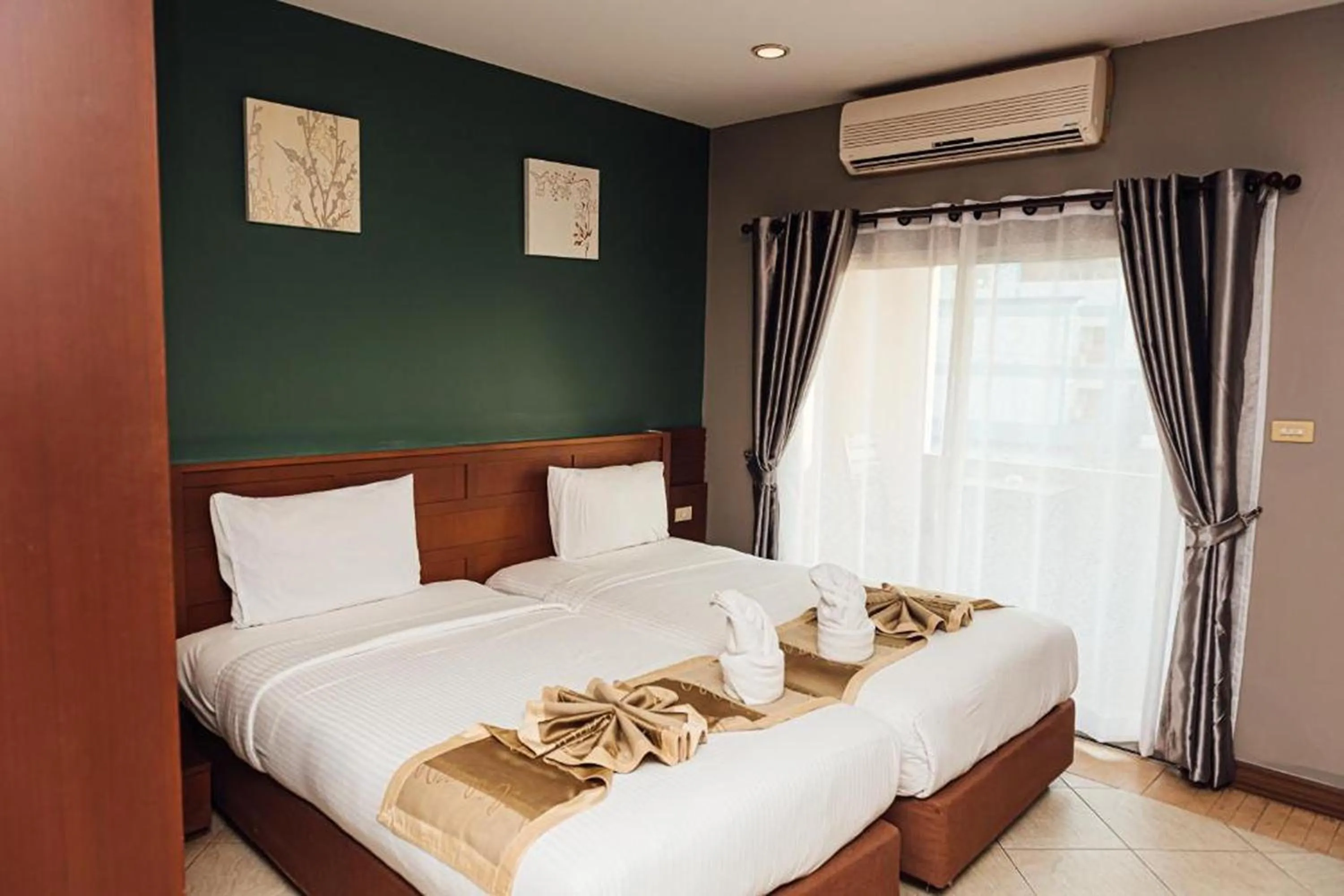 Bed in Gazebo Resort Pattaya