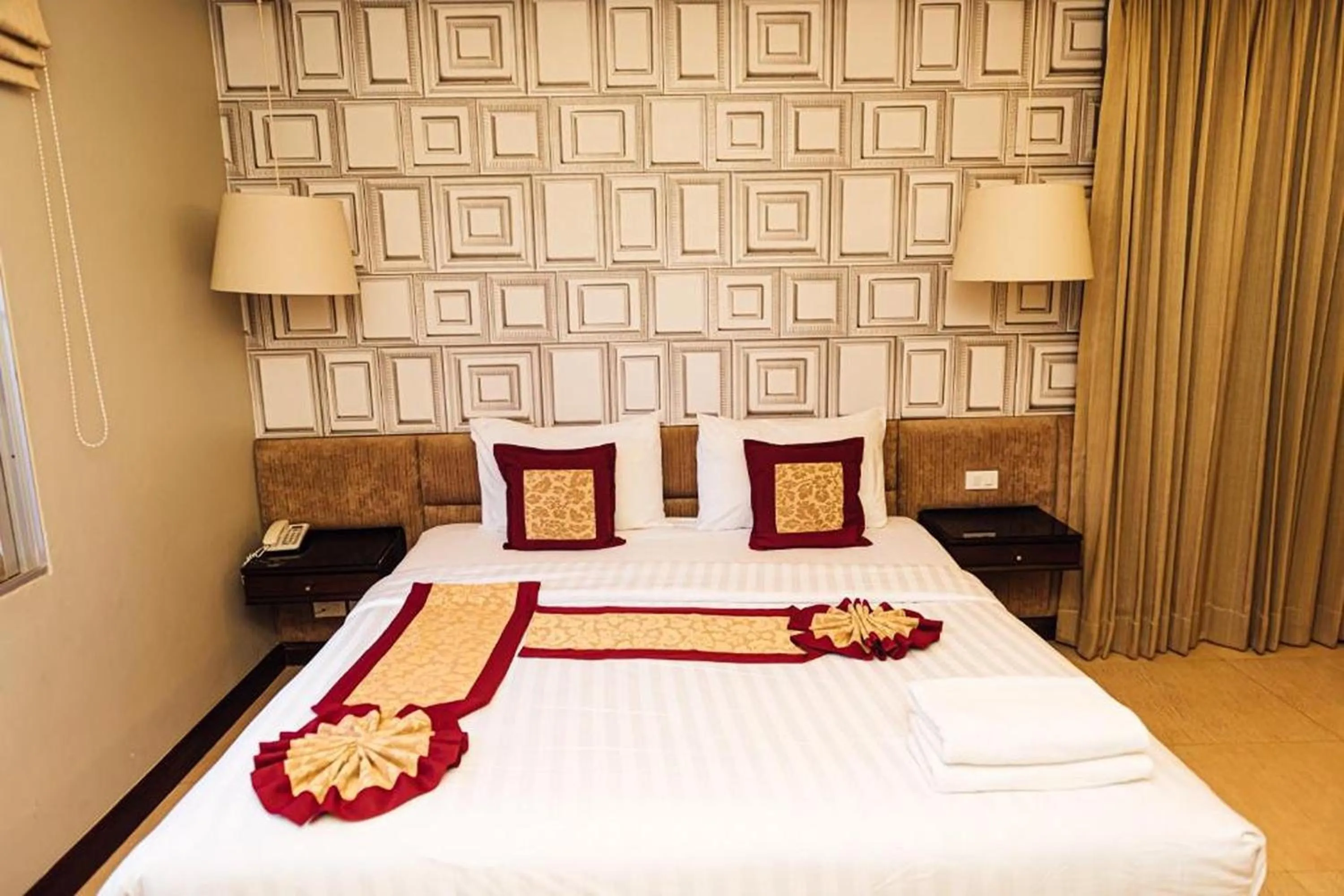 Bed in Gazebo Resort Pattaya