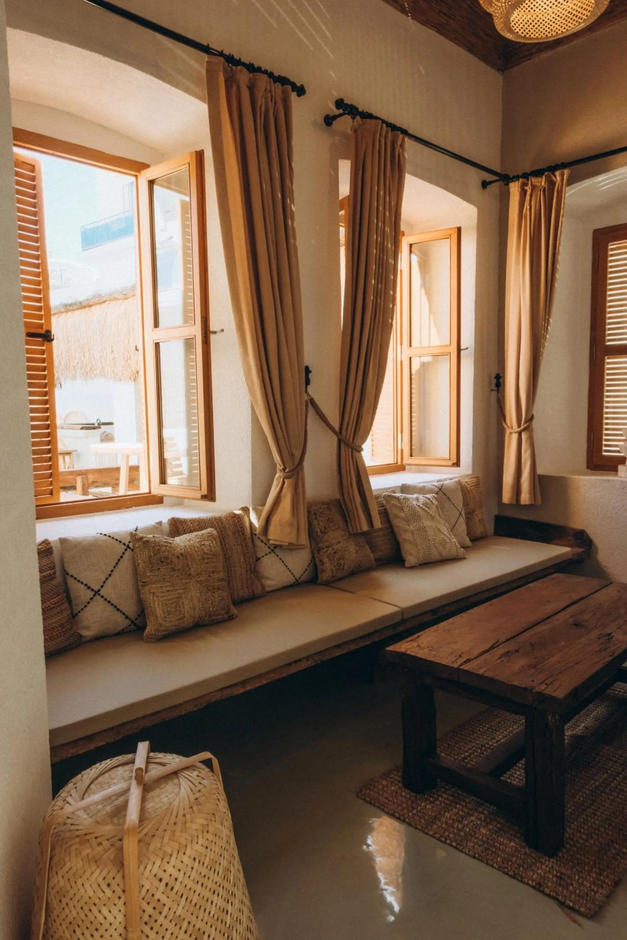 Communal lounge/ TV room, Bed in Notarius Hotel Bodrum