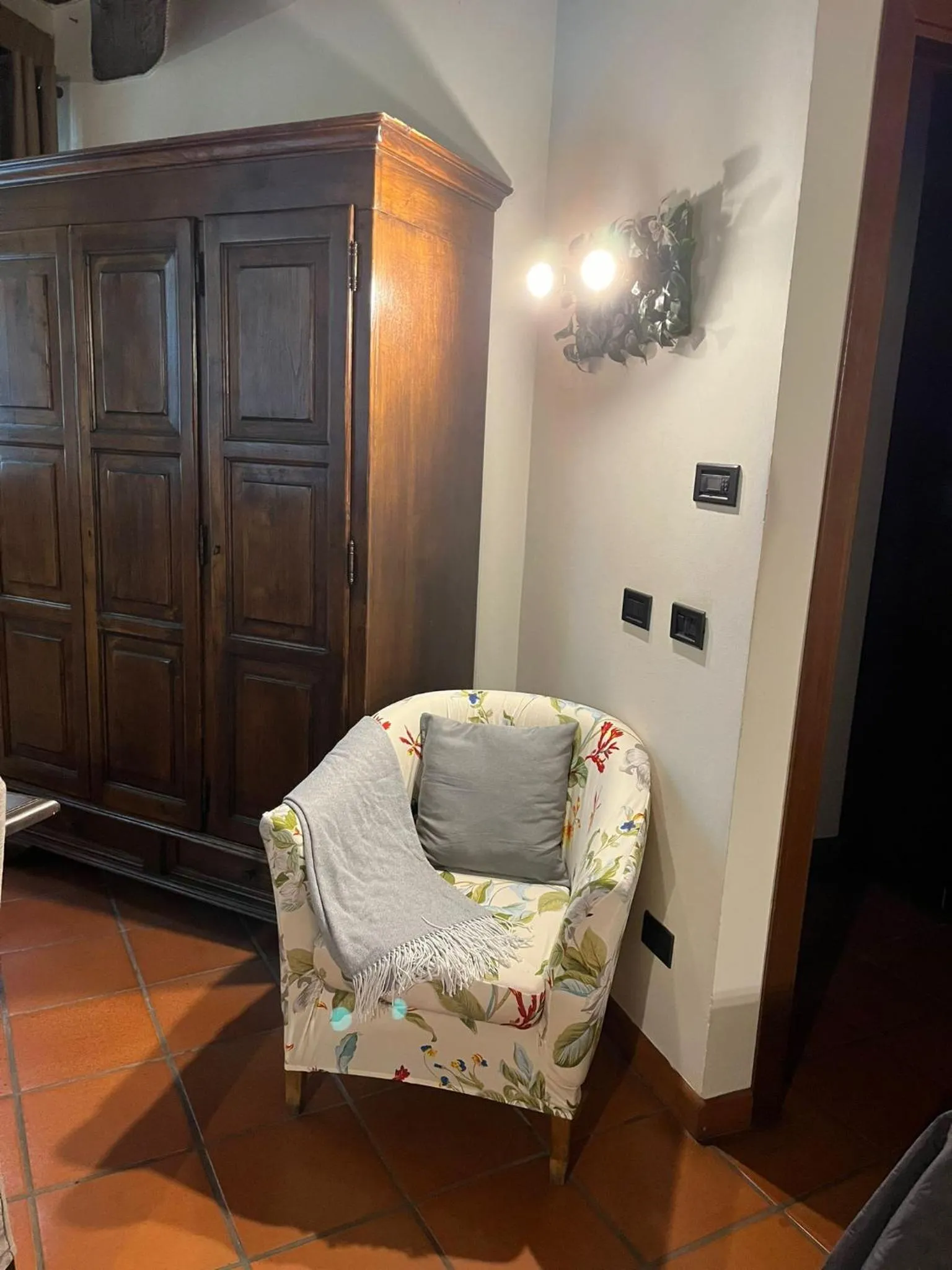 wardrobe in Monolocale Beatrice Abbadesse Guest House M3-M5 Zara