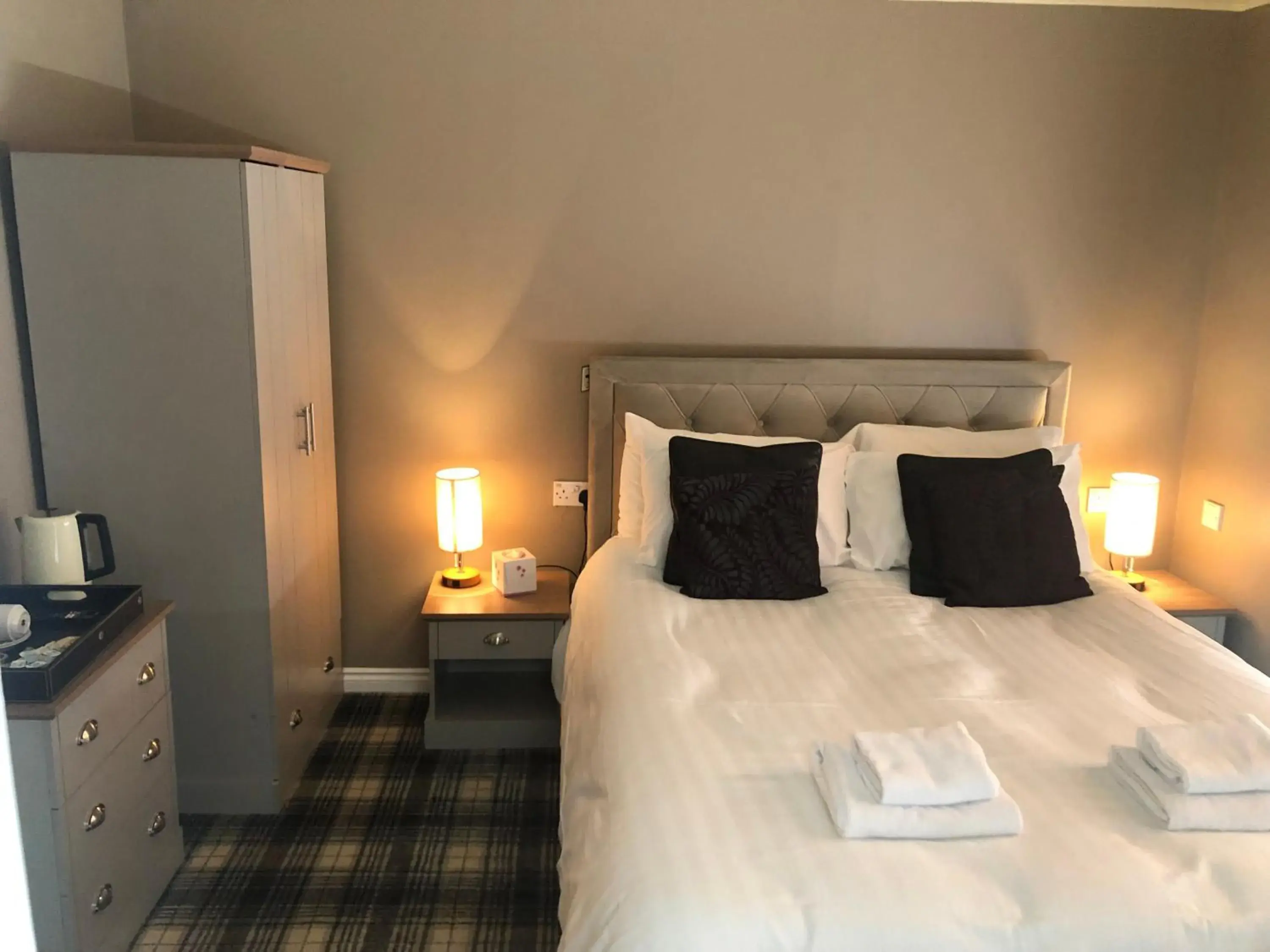 Double Room with Private Bathroom - single occupancy in The Spinnaker Hotel Double Room with Private Bathroom - single occupancy in The Spinnaker Hotel