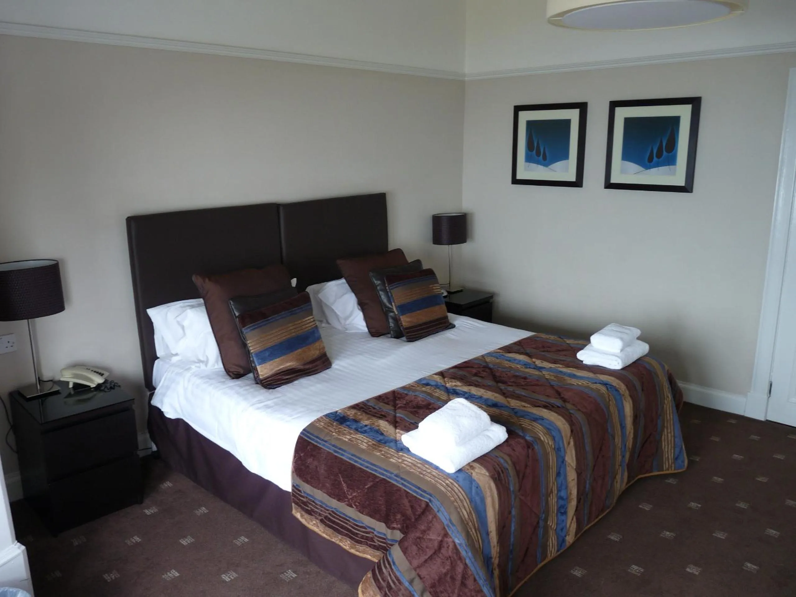 View (from property/room), Bed in The Spinnaker Hotel