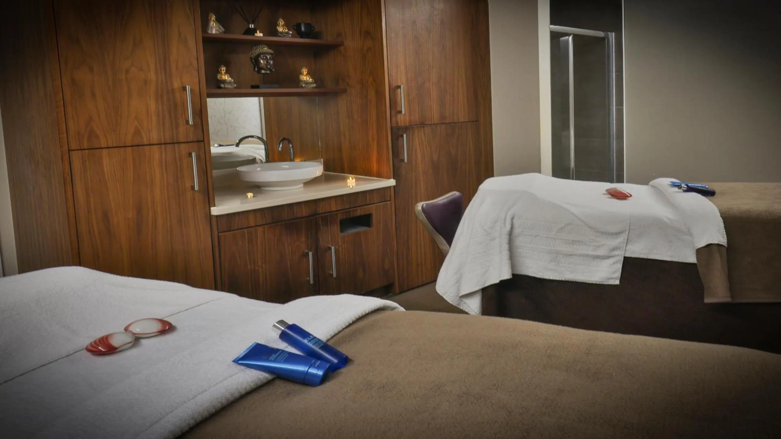 Bed in Best Western Plus Kenwick Park Hotel