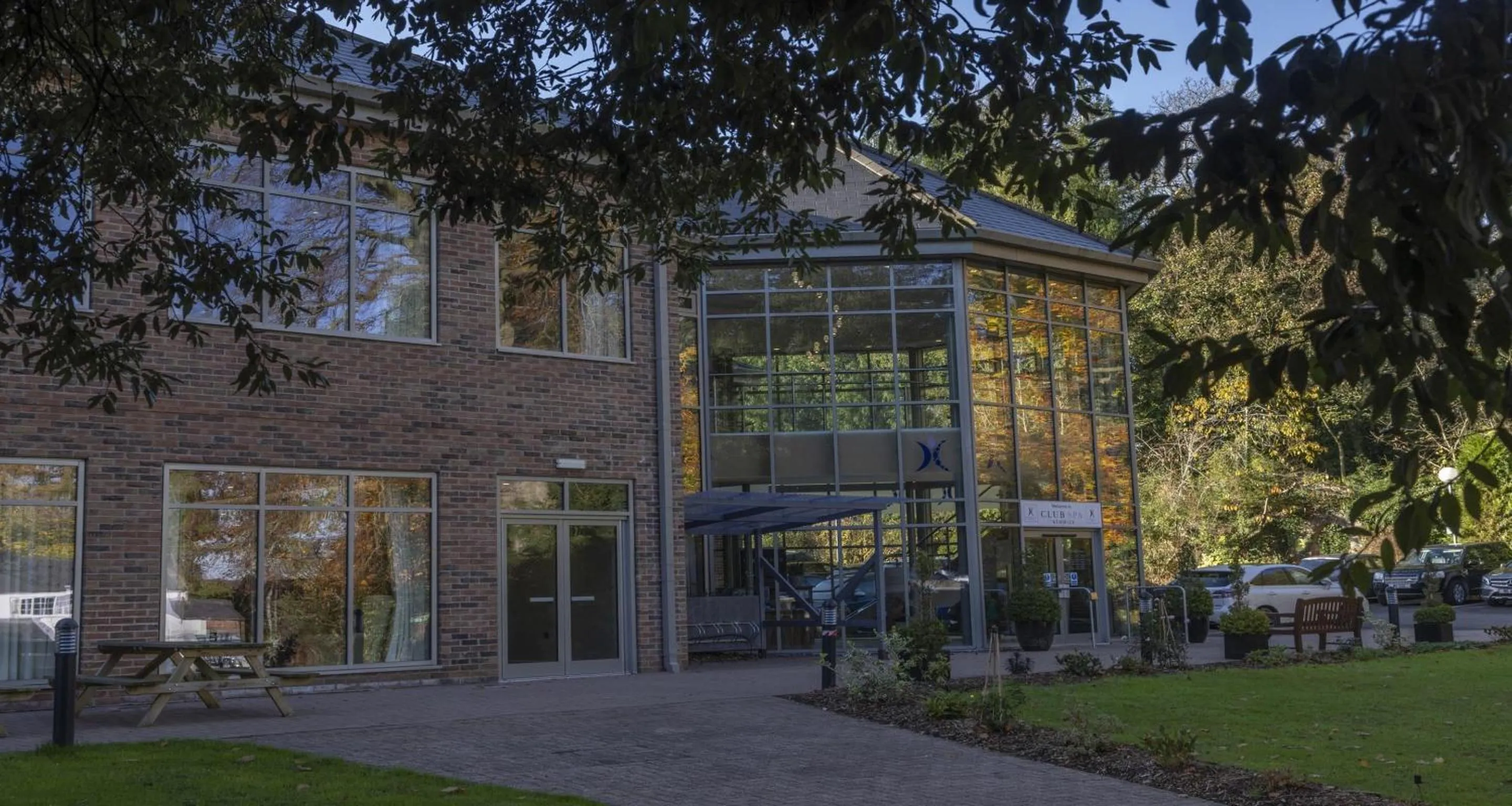 Property building in Best Western Plus Kenwick Park Hotel