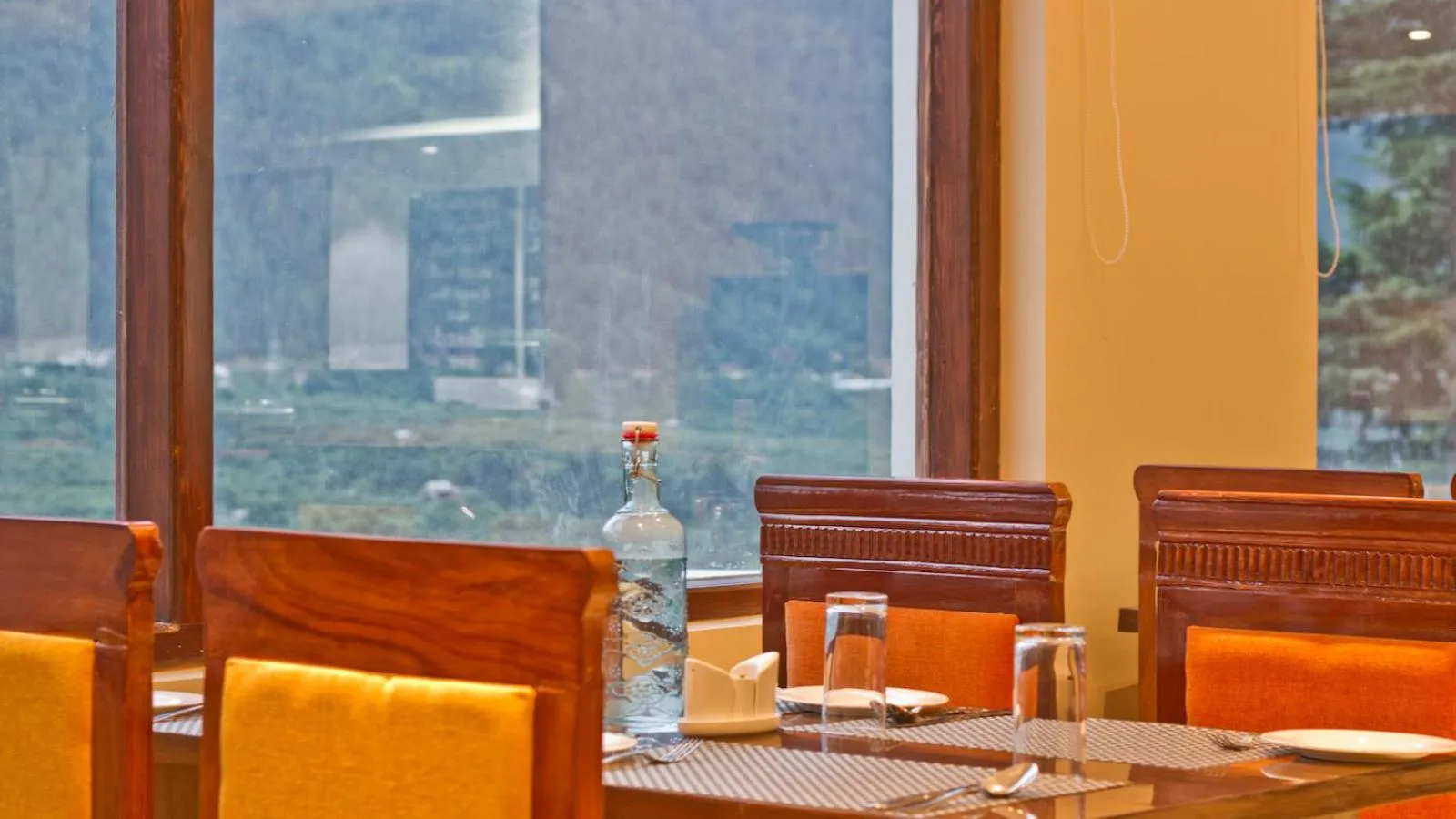 Restaurant/places to eat in Aatmayog Luxury Manor By Blueko Hotels