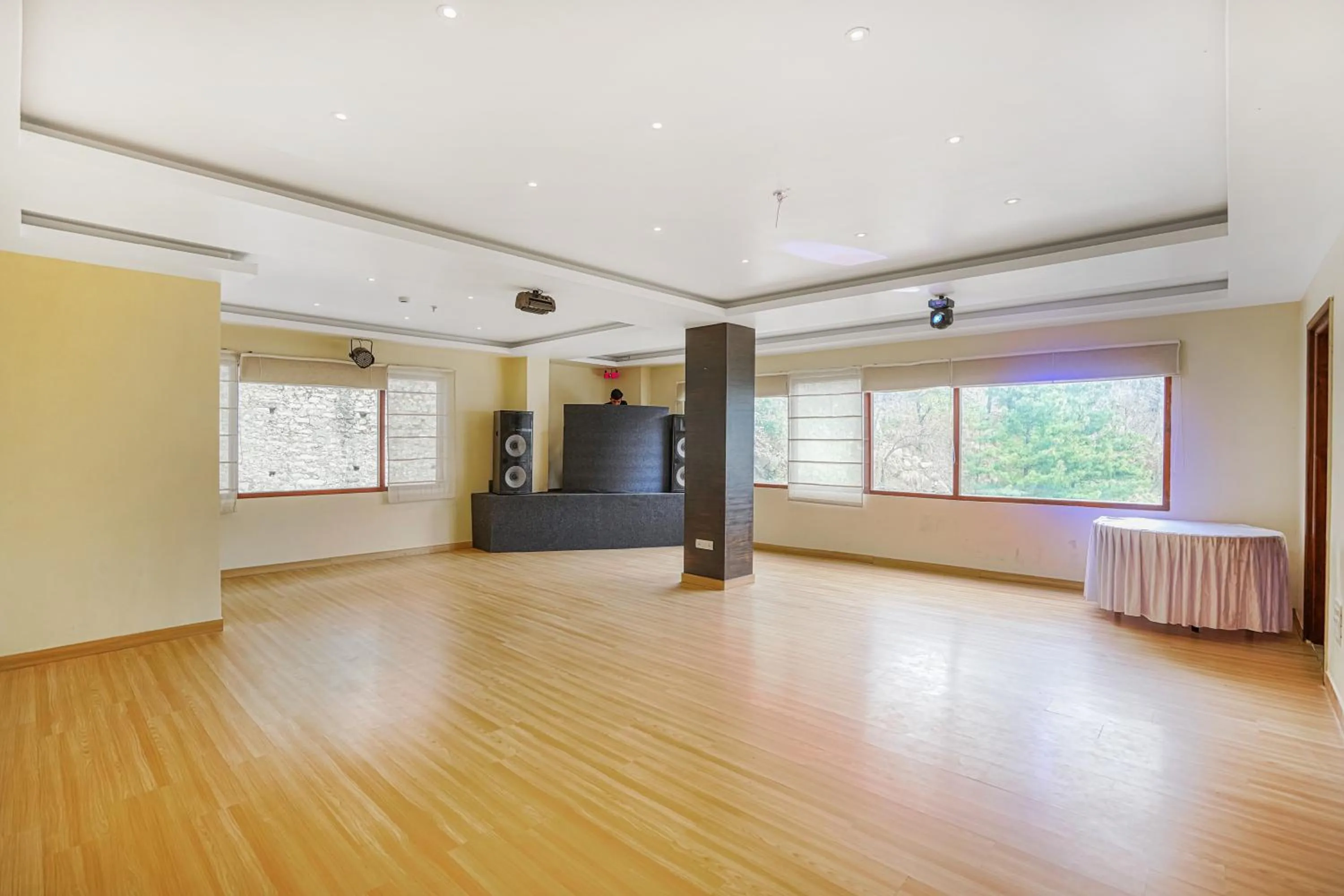 Nightclub / DJ in Aatmayog Luxury Manor By Blueko Hotels