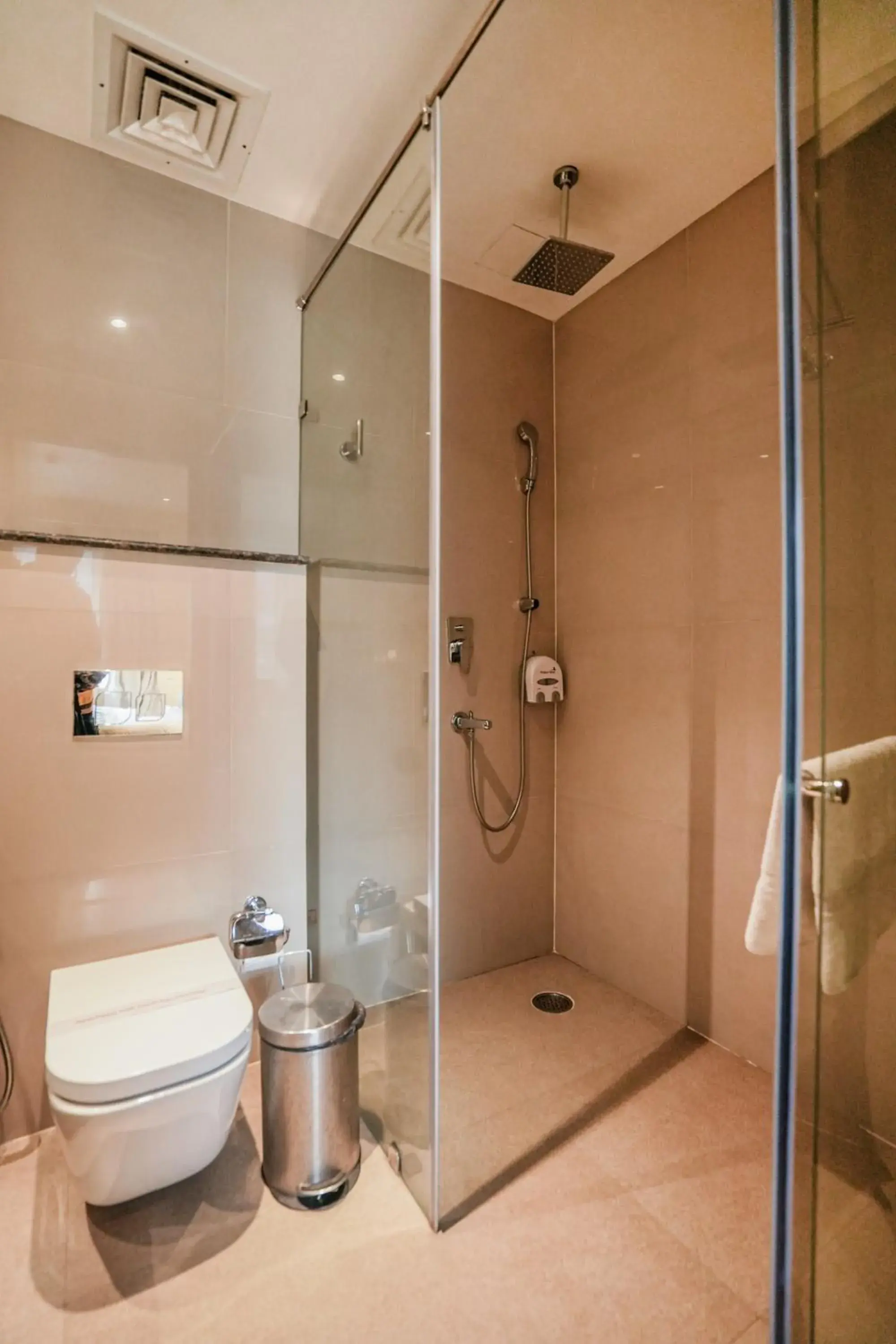 Bathroom in Aatmayog Luxury Manor By Blueko Hotels Bathroom in Aatmayog Luxury Manor By Blueko Hotels