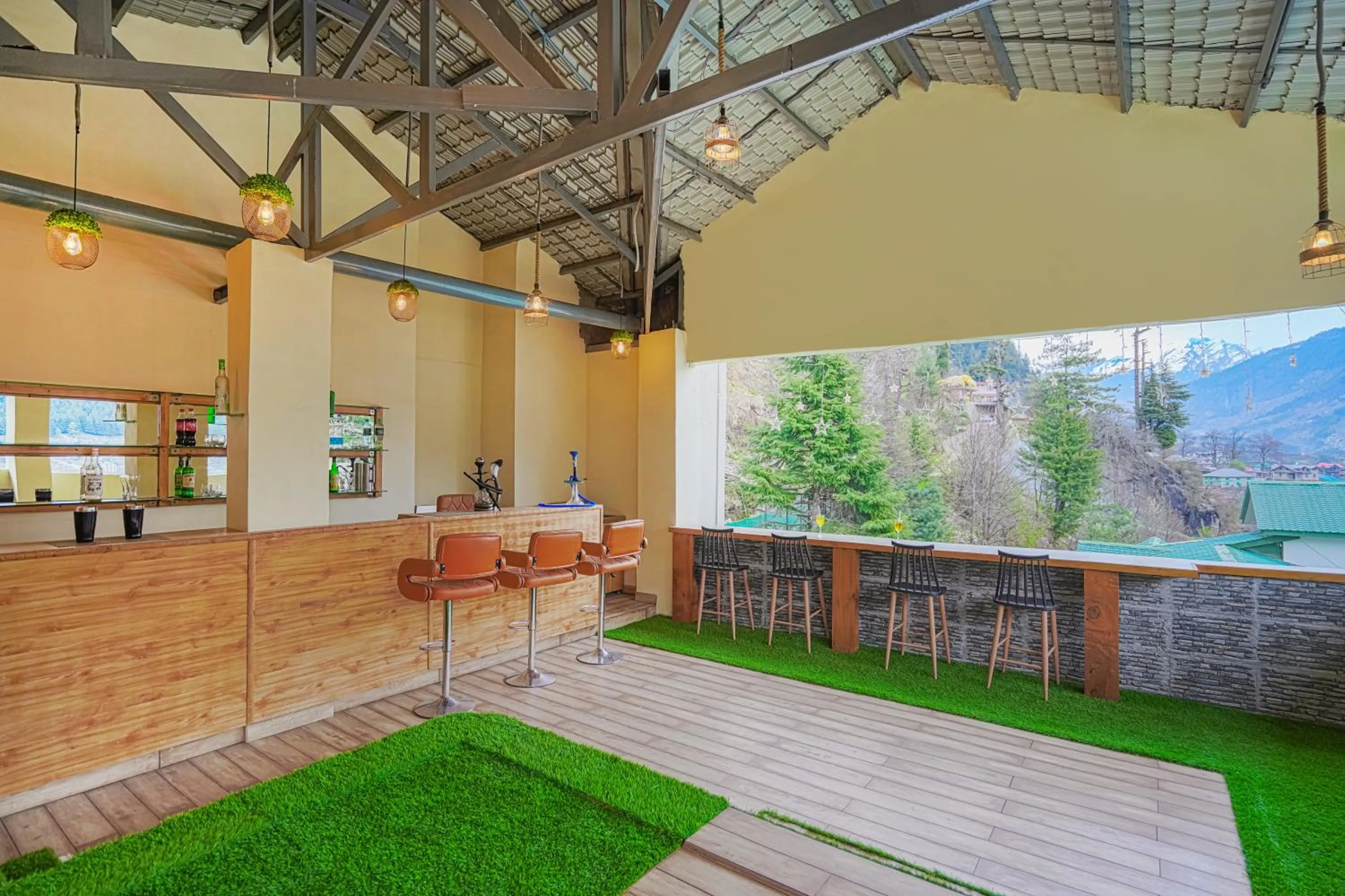 Lounge or bar in Aatmayog Luxury Manor By Blueko Hotels