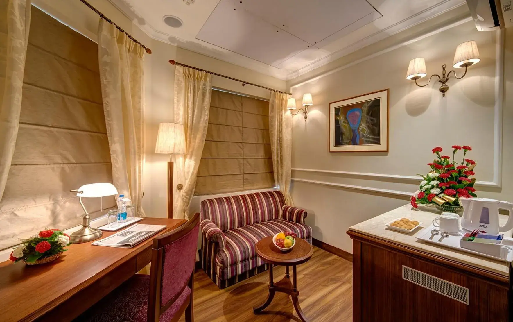 Suite with Complimentary Happy Hours at Cheers from 6 to 8 pm, Complimentary Entry to Phenix Night club, Complimentary Mini Bar, Meal Credit of Rs 500 & VIP Amenities - single occupancy in The Astor Suite with Complimentary Happy Hours at Cheers from 6 to 8 pm, Complimentary Entry to Phenix Night club, Complimentary Mini Bar, Meal Credit of Rs 500 & VIP Amenities - single occupancy in The Astor