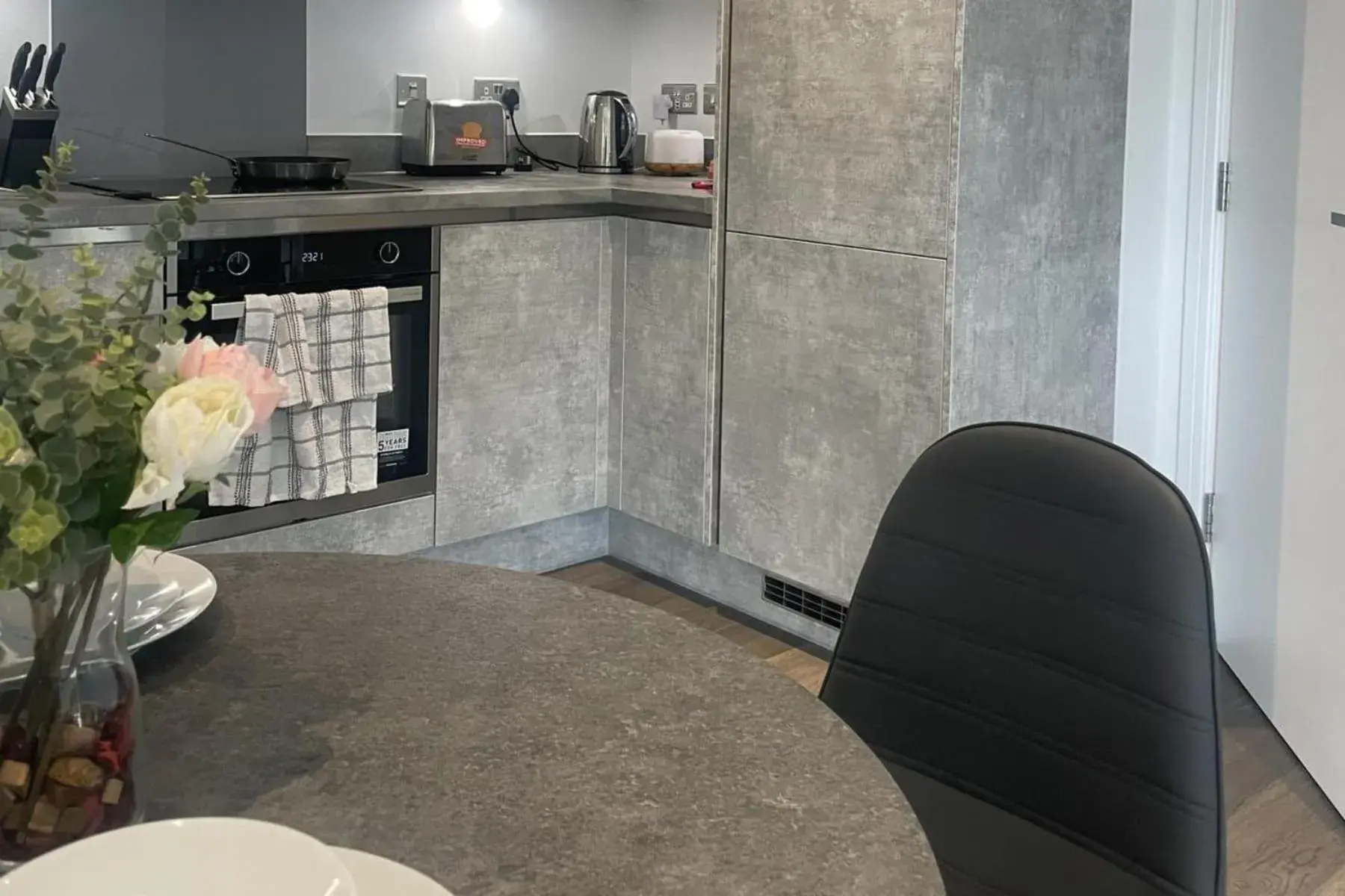 Apartment - Sleeps 4 & Free Parking Apartment - Sleeps 4 & Free Parking