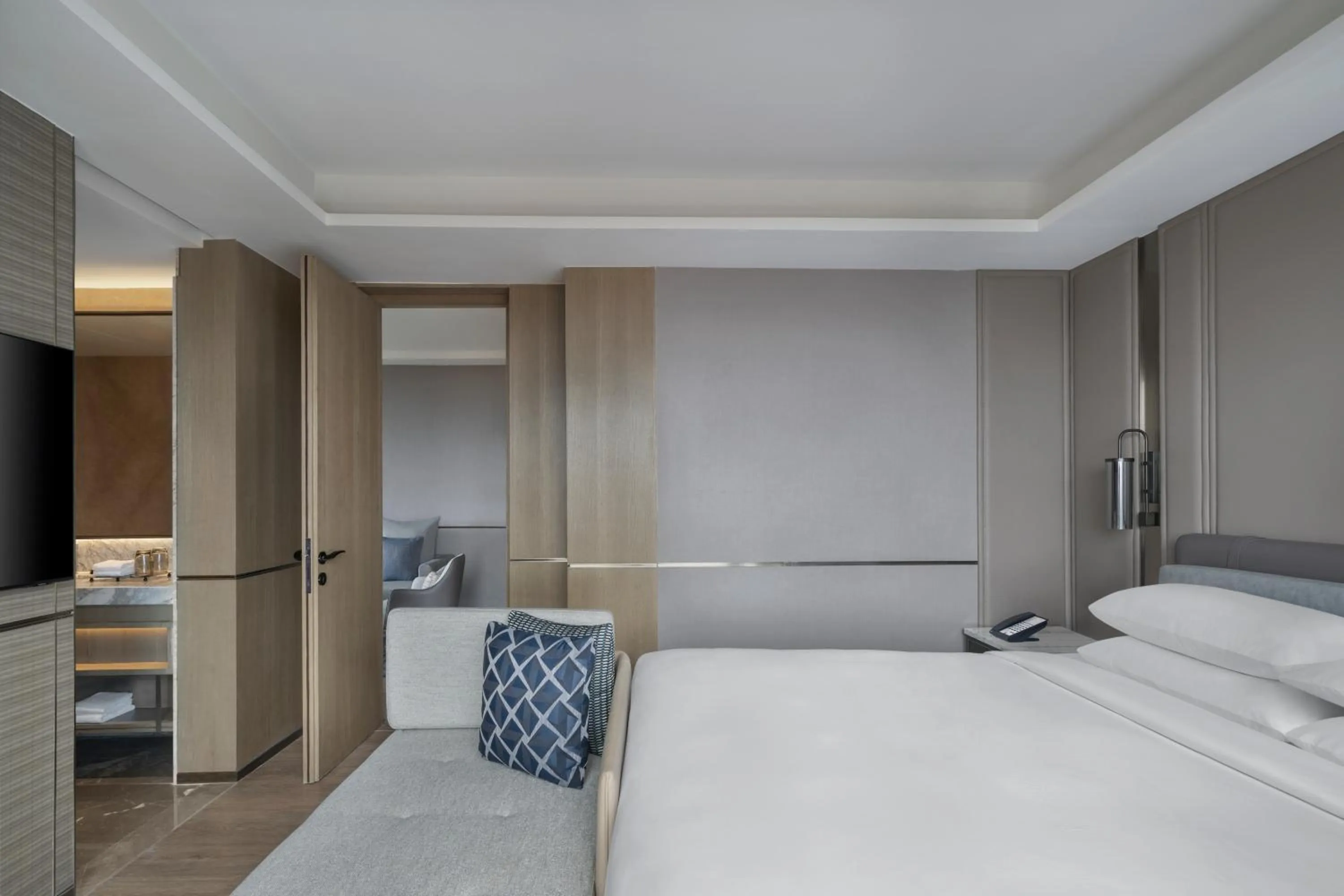 Bed in Navi Mumbai Marriott