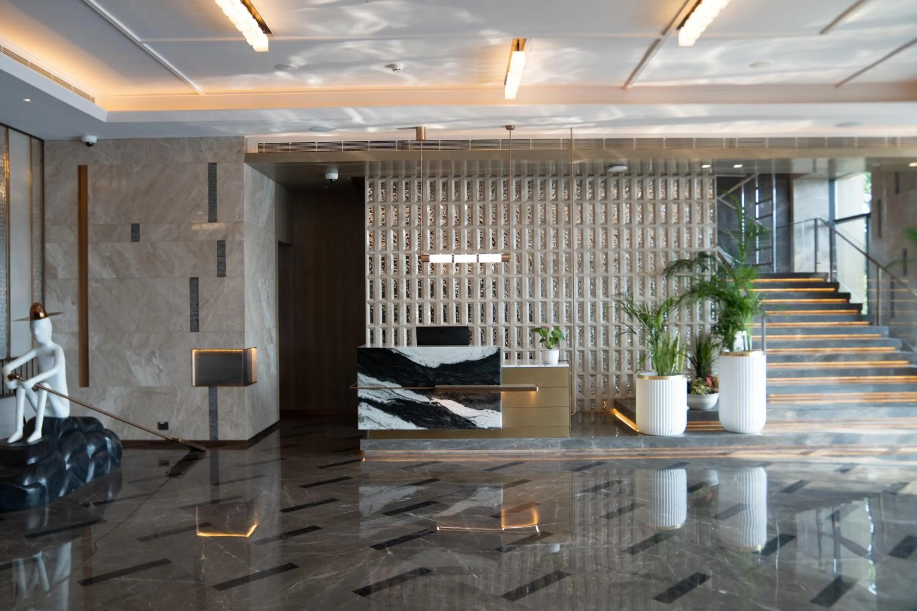 Lobby or reception in Navi Mumbai Marriott